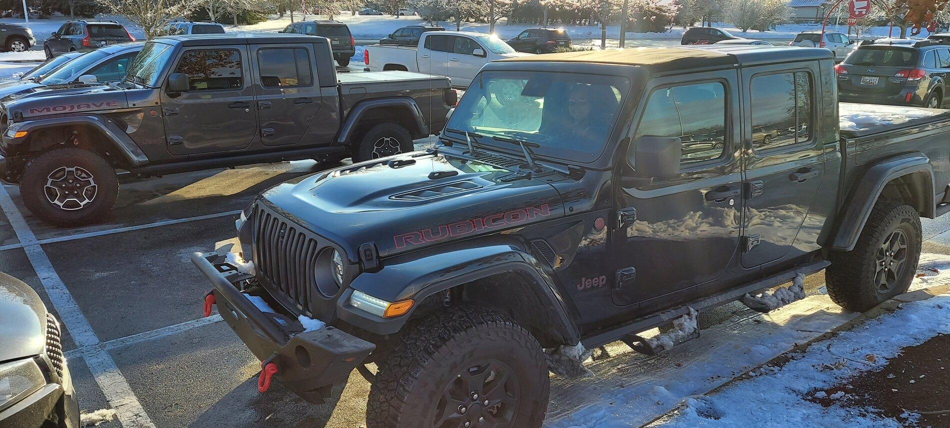 Jeep Gladiator Jeeps Parking Next To Jeeps 20201218_150725