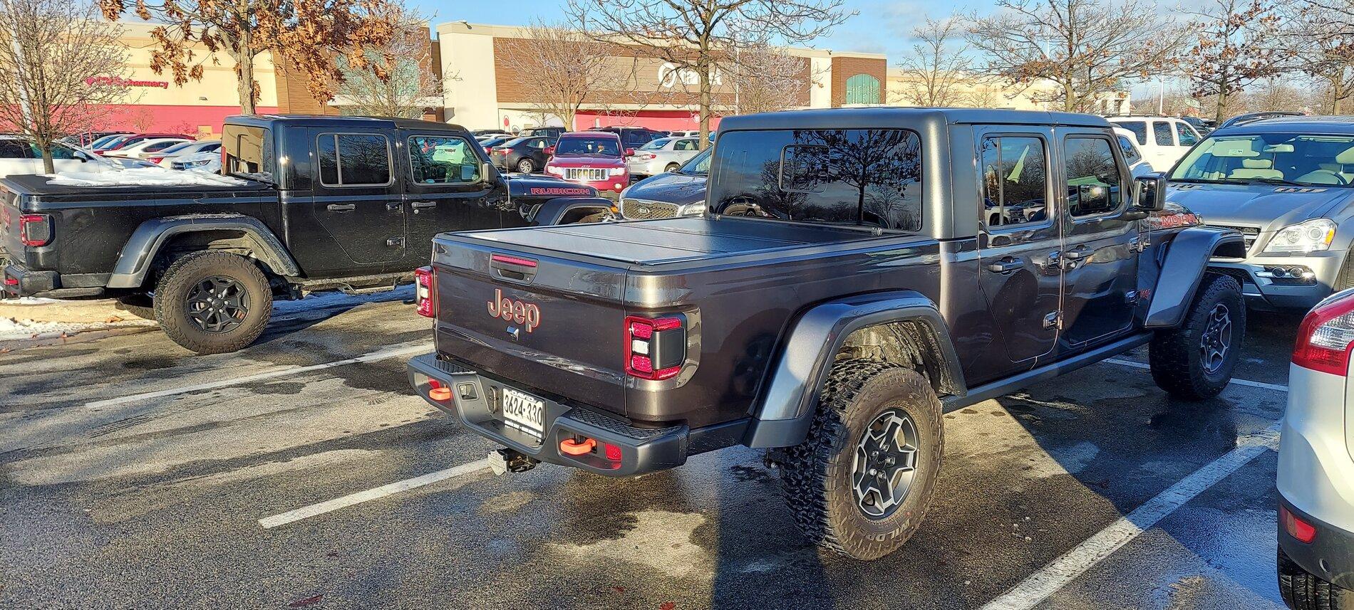 Jeep Gladiator Jeeps Parking Next To Jeeps 20201218_150755