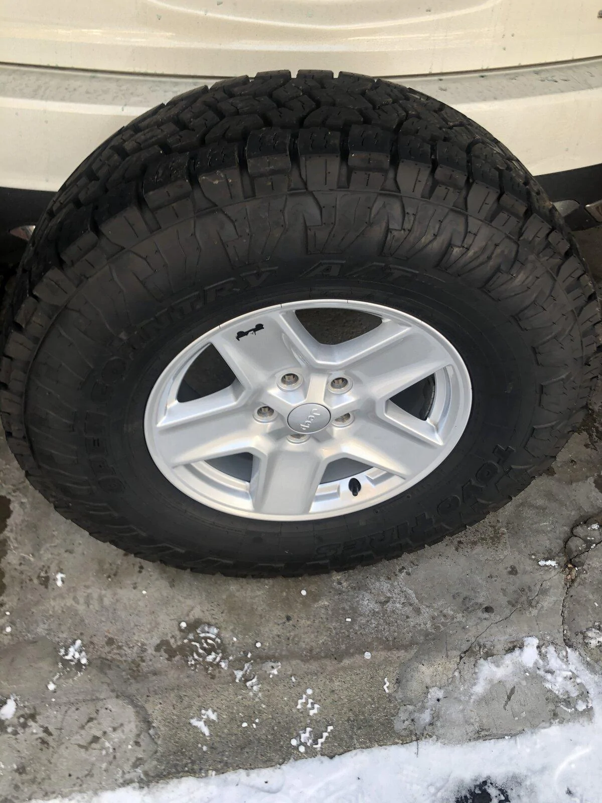 Jeep Gladiator Toyo A/T III 285/75/17s on sport S rims 015618FD-6E6A-4466-B25E-B43EF6BD3549