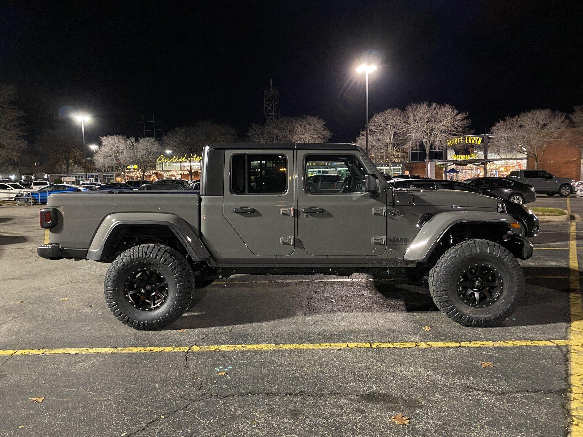 Jeep Gladiator STING GRAY Gladiator JT Club 550A9F07-6FF6-4AE9-8437-F94D962CA8B7