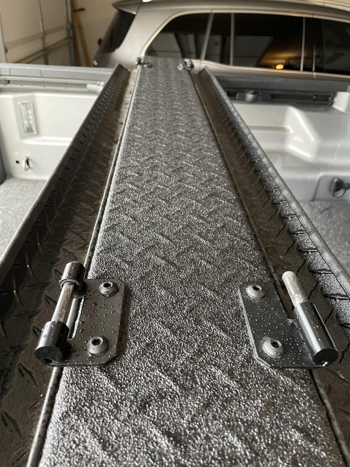 Jeep Gladiator WTS- Diamondback HD Tonneau cover for trail rail system 652406F6-9846-47AE-BFC0-AF0FBC3A48F7