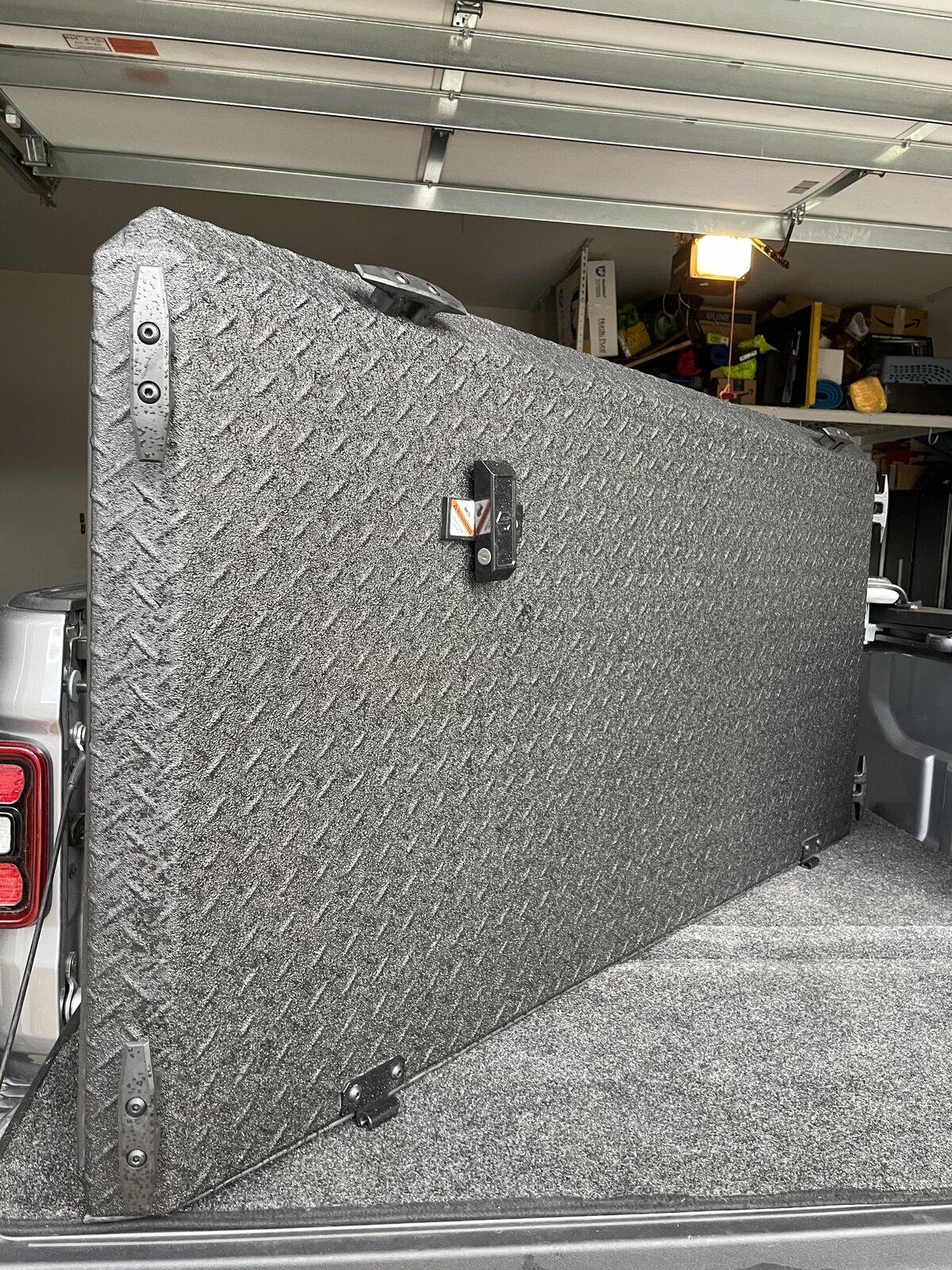 Jeep Gladiator WTS- Diamondback HD Tonneau cover for trail rail system 98F17E91-9793-431E-B240-E458D05F801B
