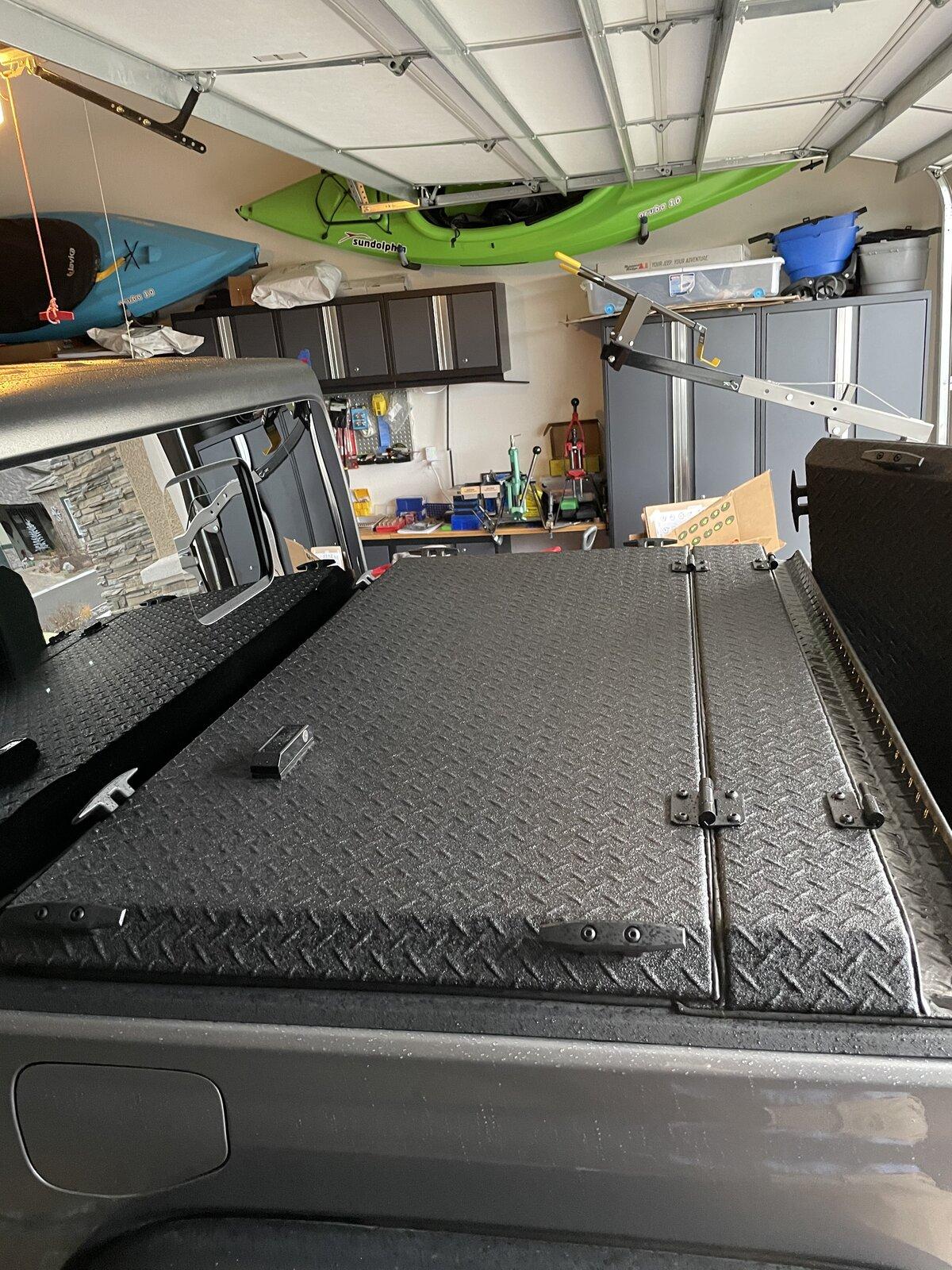 Jeep Gladiator WTS- Diamondback HD Tonneau cover for trail rail system 298BF0D2-90AC-4535-9CE1-0821AA98F0EB