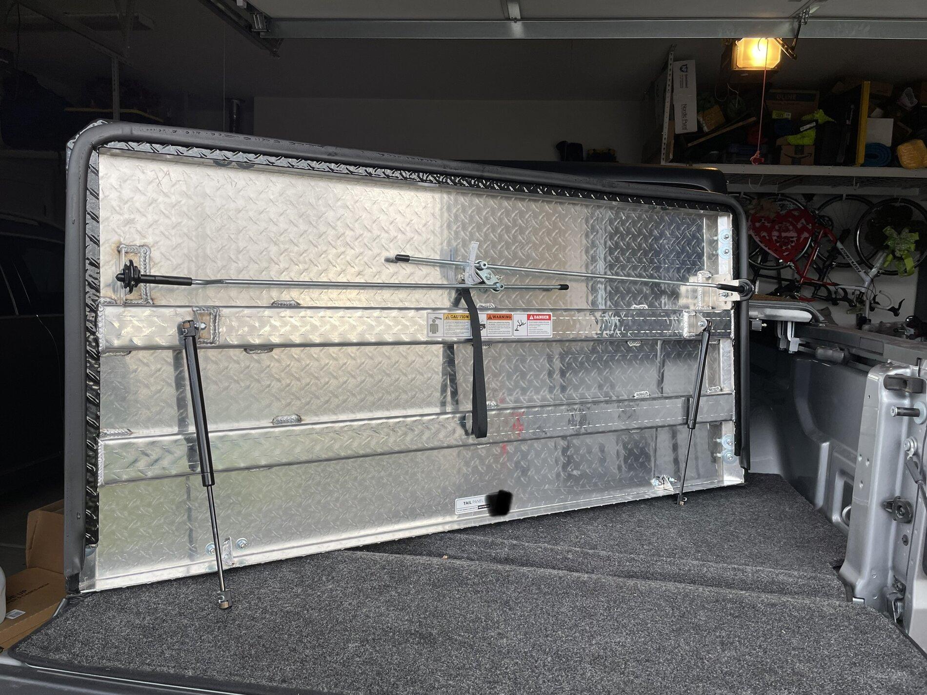 Jeep Gladiator WTS- Diamondback HD Tonneau cover for trail rail system C98A3316-1487-449E-983E-6E99F6751476