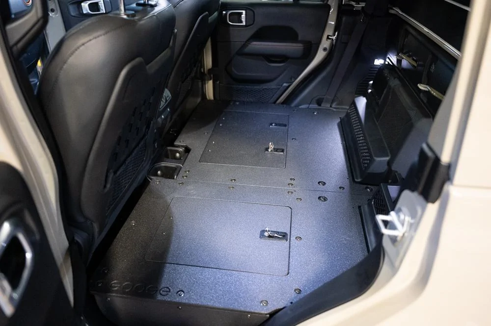 Jeep Gladiator Alu-Cab Canopy Camper _Z620284