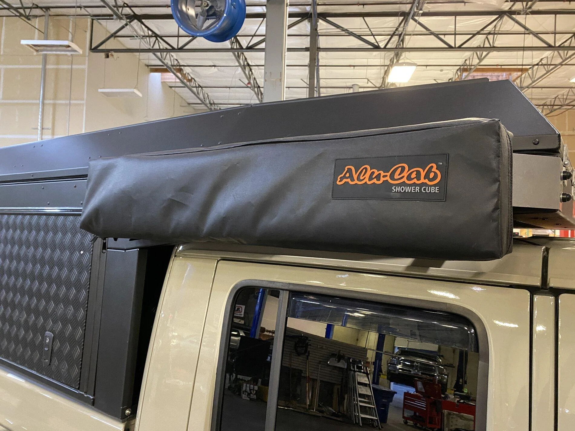 Jeep Gladiator Alu-Cab Canopy Camper IMG_3727