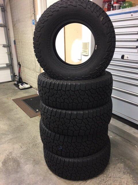 Jeep Gladiator Mojave Take Off 33's Tire 1.JPG