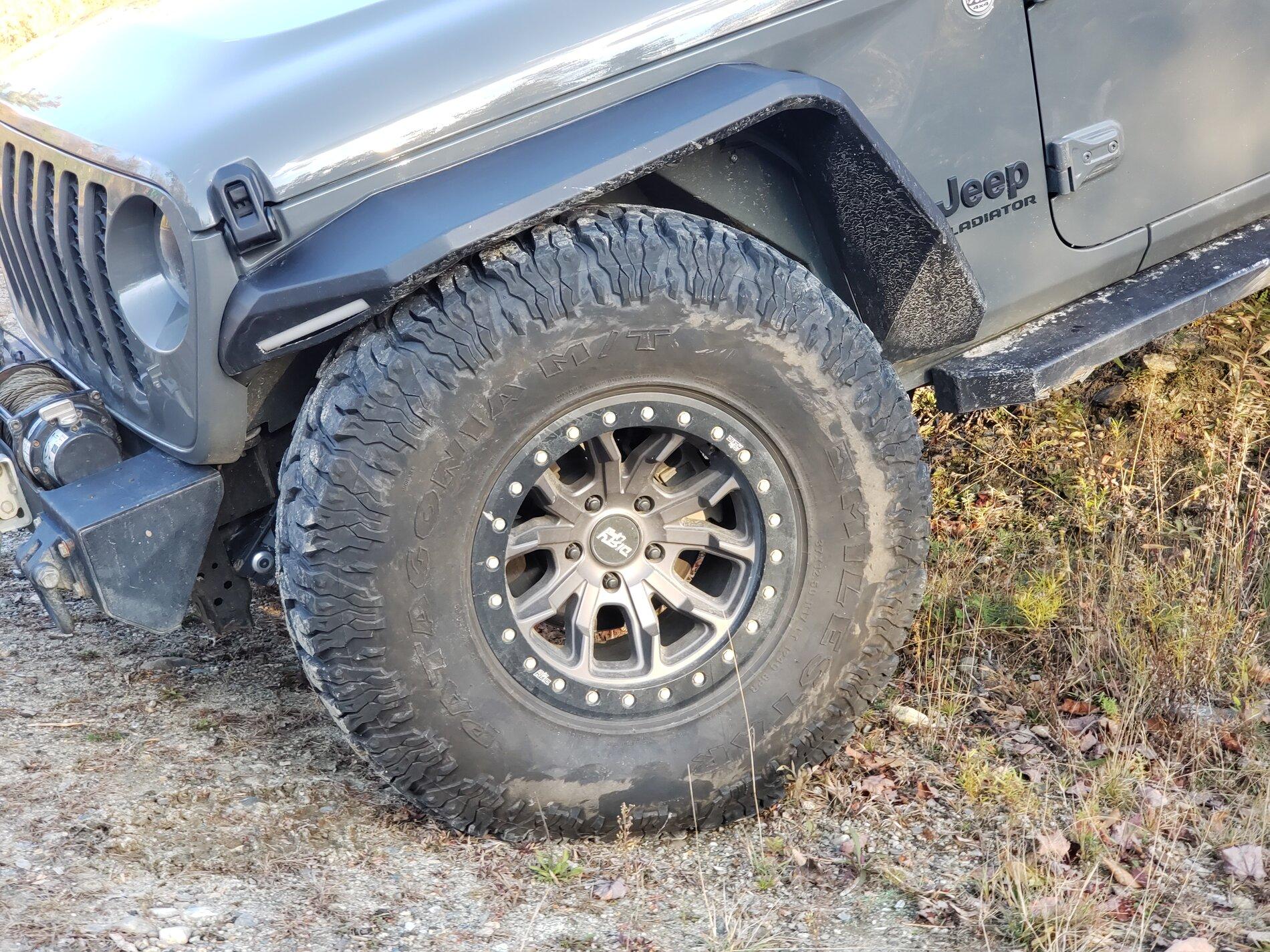 Jeep Gladiator Sting-Gray owner... show me your gray wheels 20201014_170223