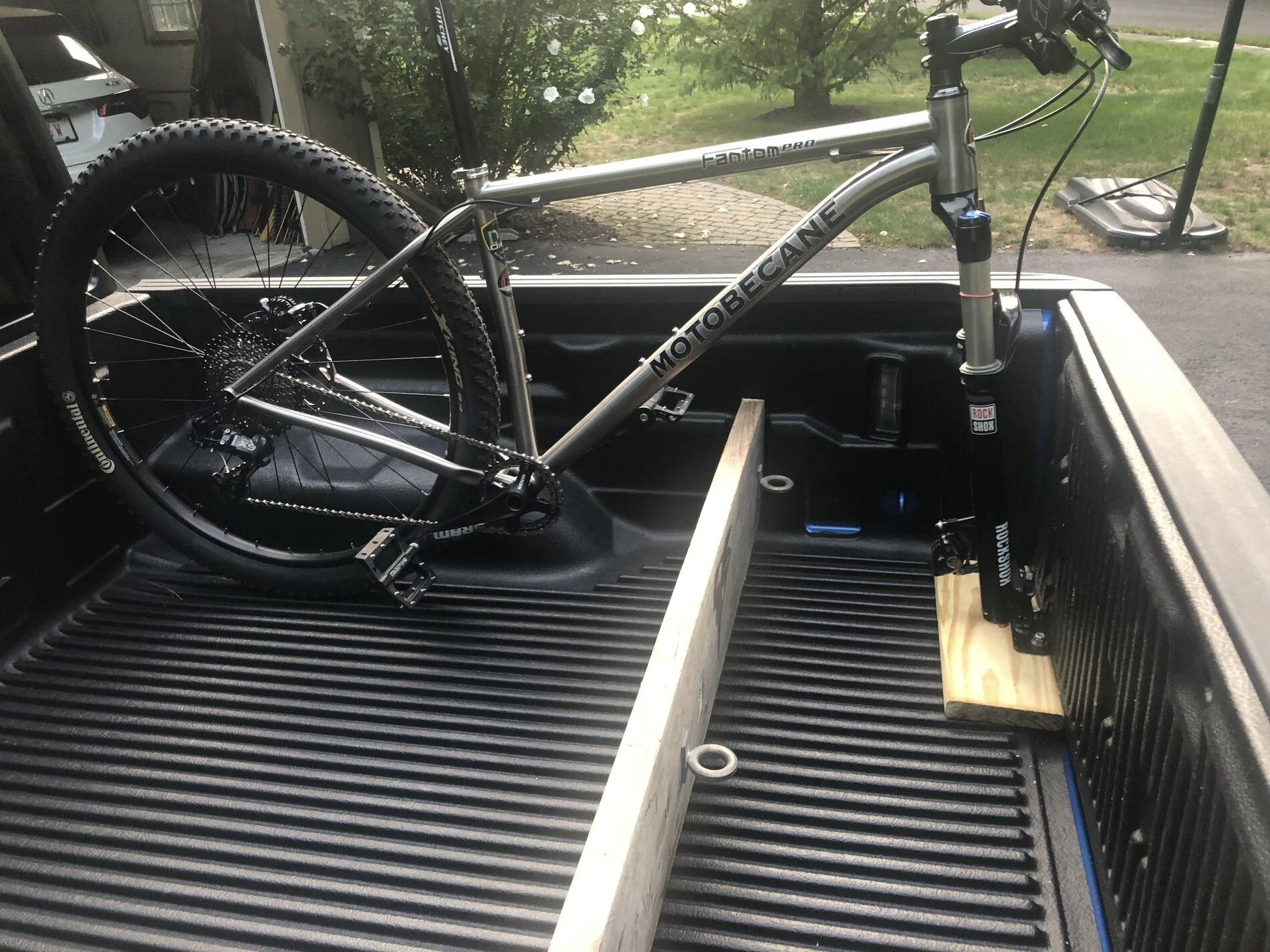 Jeep Gladiator Mountain Bikes - How are you guys carrying them?? E803BAB3-5CD2-41BA-86C2-F6090C786395