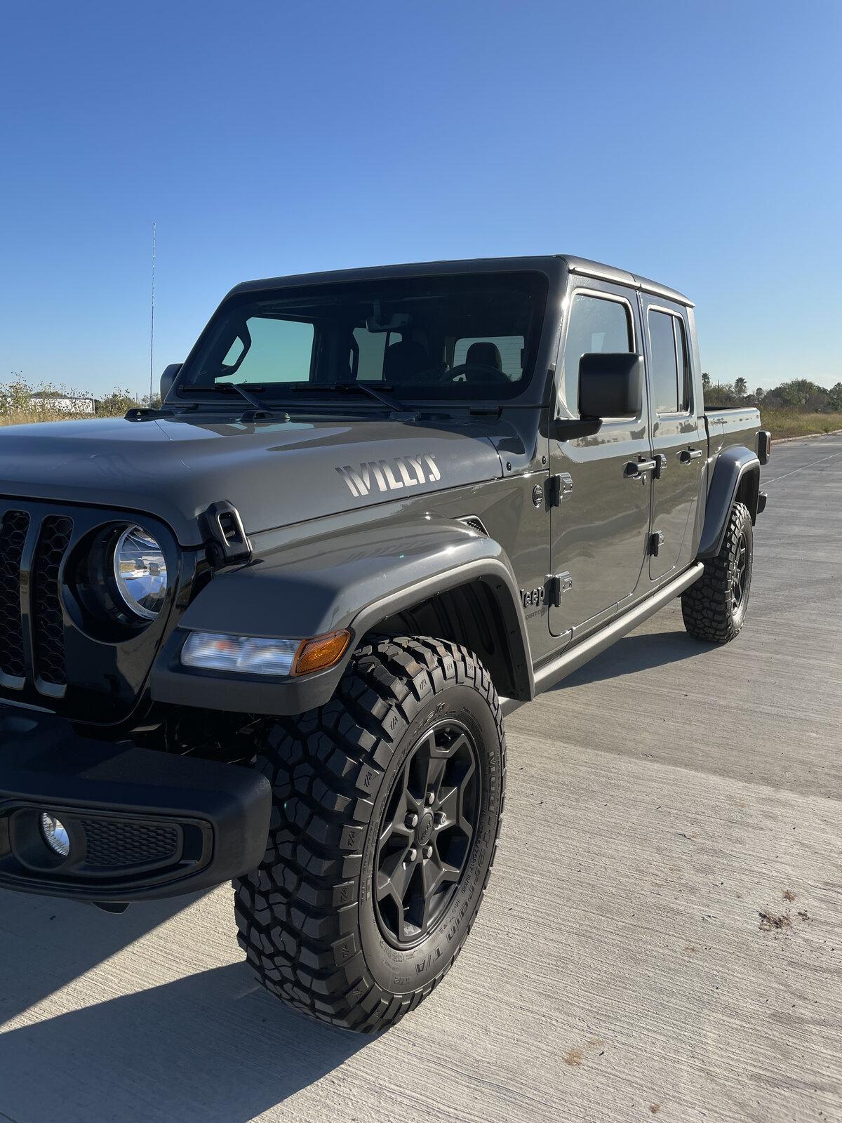 Jeep Gladiator STING GRAY Gladiator JT Club B2CAE744-B2A5-4D77-8B9B-81361FE4838D