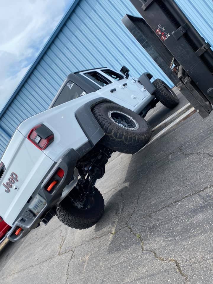 Jeep Gladiator 37 regrets mojave-37s-stock-suspension4
