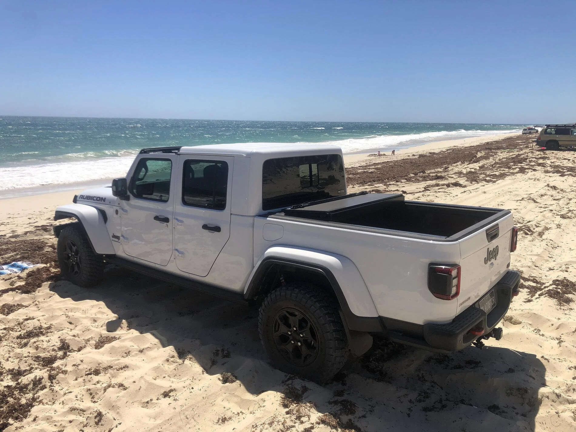 Jeep Gladiator BRIGHT WHITE Gladiator JT Club 6723EFF2-AC1D-42E3-8151-75332445C068
