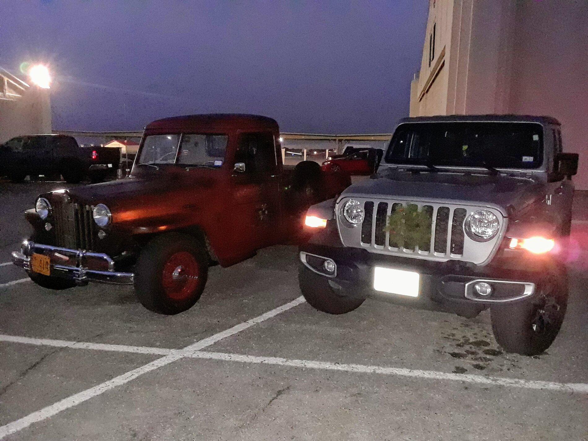Jeep Gladiator Jeeps Parking Next To Jeeps 20201222_065446~2