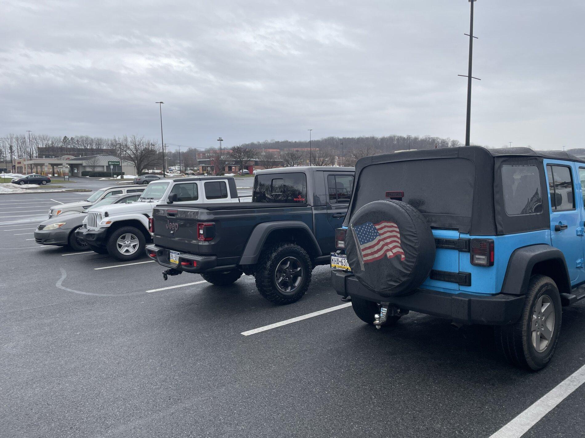 Jeep Gladiator Jeeps Parking Next To Jeeps 39A53C34-1375-4B96-9312-AC0676D2CC1A