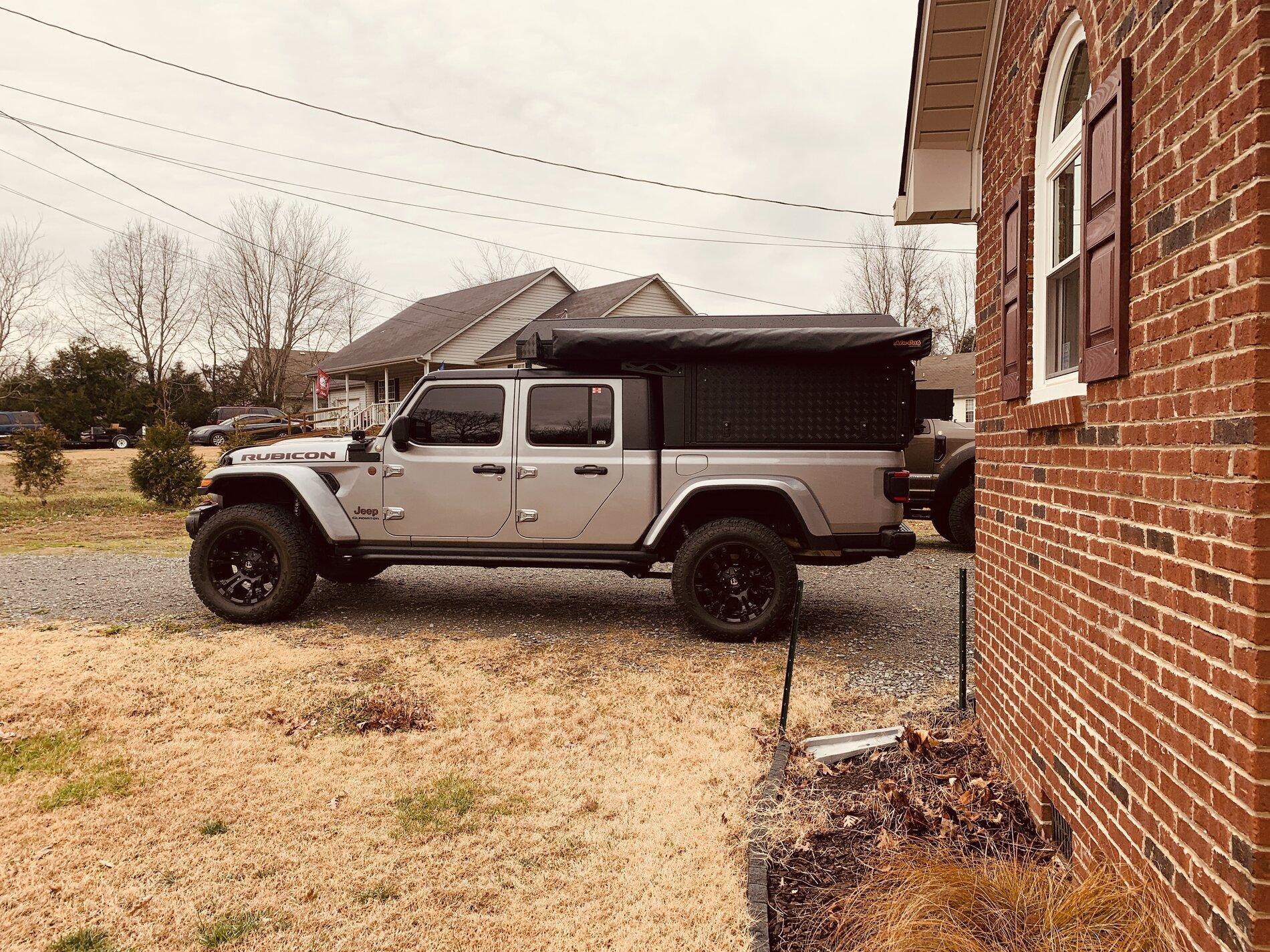 Jeep Gladiator Alu-Cab Canopy Camper IMG_3716