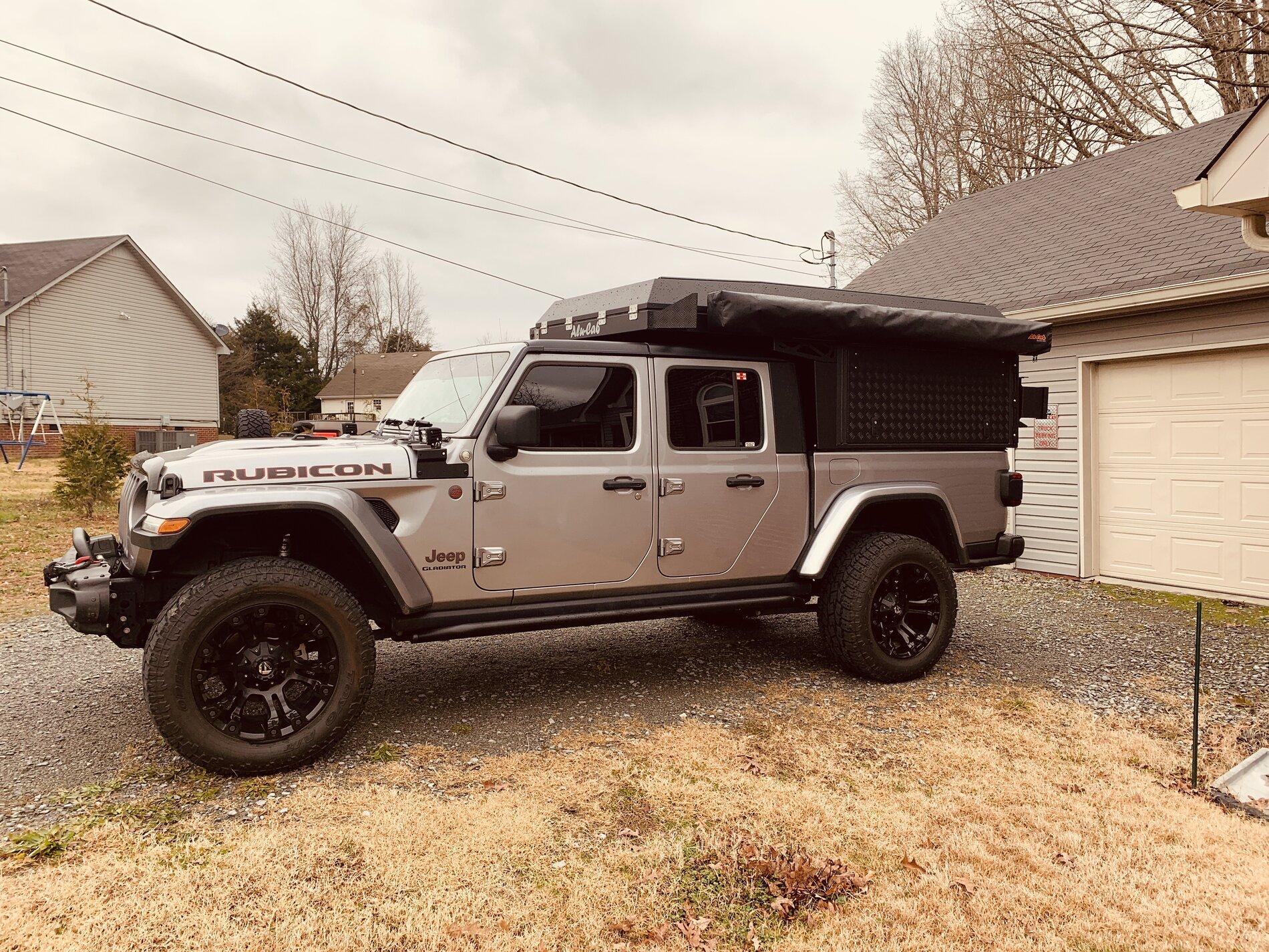 Jeep Gladiator Alu-Cab Canopy Camper IMG_3717