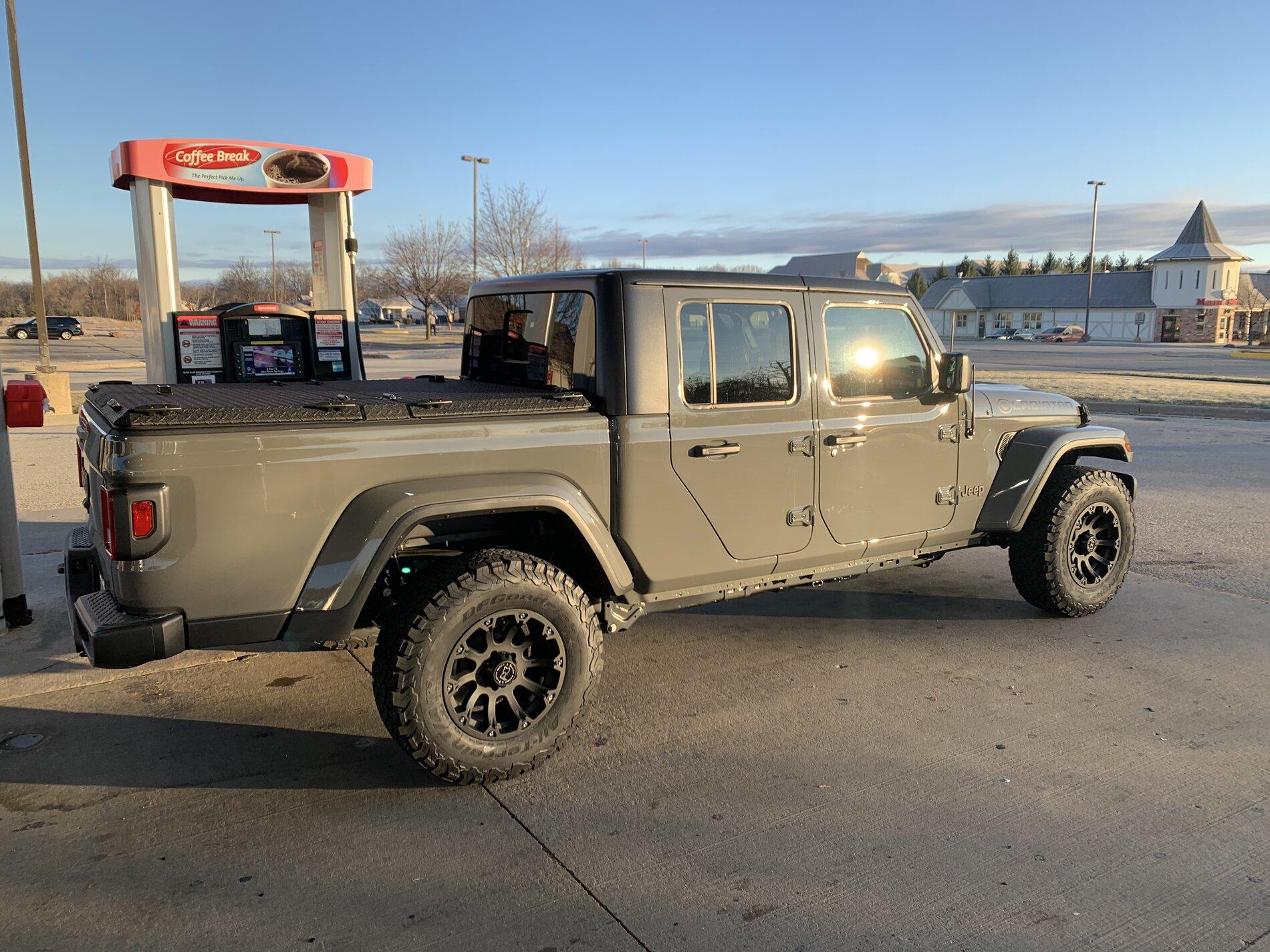 Jeep Gladiator STING GRAY Gladiator JT Club 4FADAB41-8068-44C7-A25B-889E18BFE183
