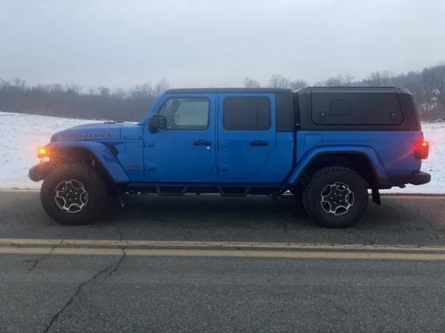Jeep Gladiator HYDRO BLUE PEARL Gladiator JT Club E1EC4A97-9C13-4A5A-B9EB-516FD8A200C9