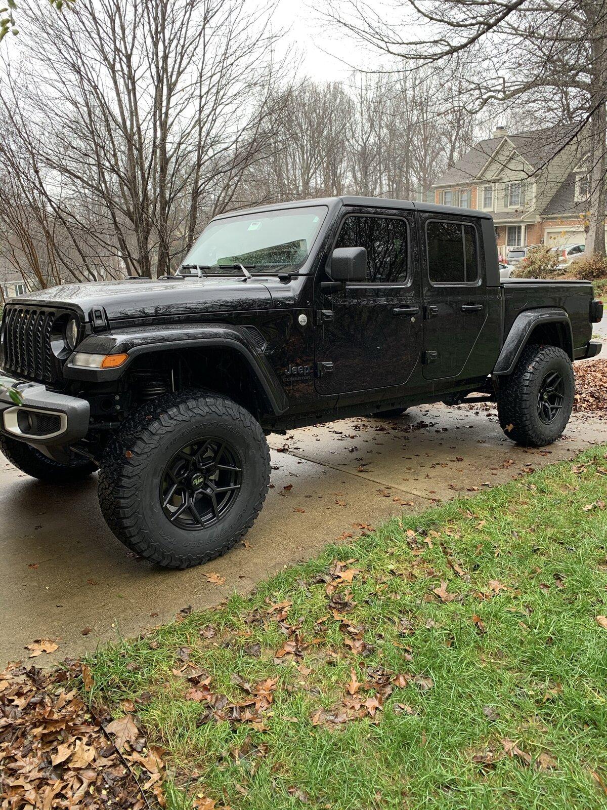 Jeep Gladiator Lets see those 17" RIMS ! FE8F978F-F50B-4D49-9818-0FC21A70F9FB