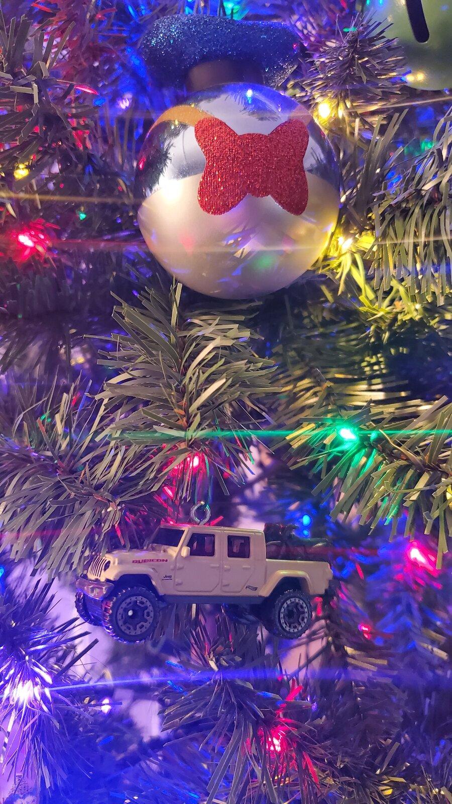 Jeep Gladiator What Jeep stuff did y’all get for Christmas? 20201225_174550