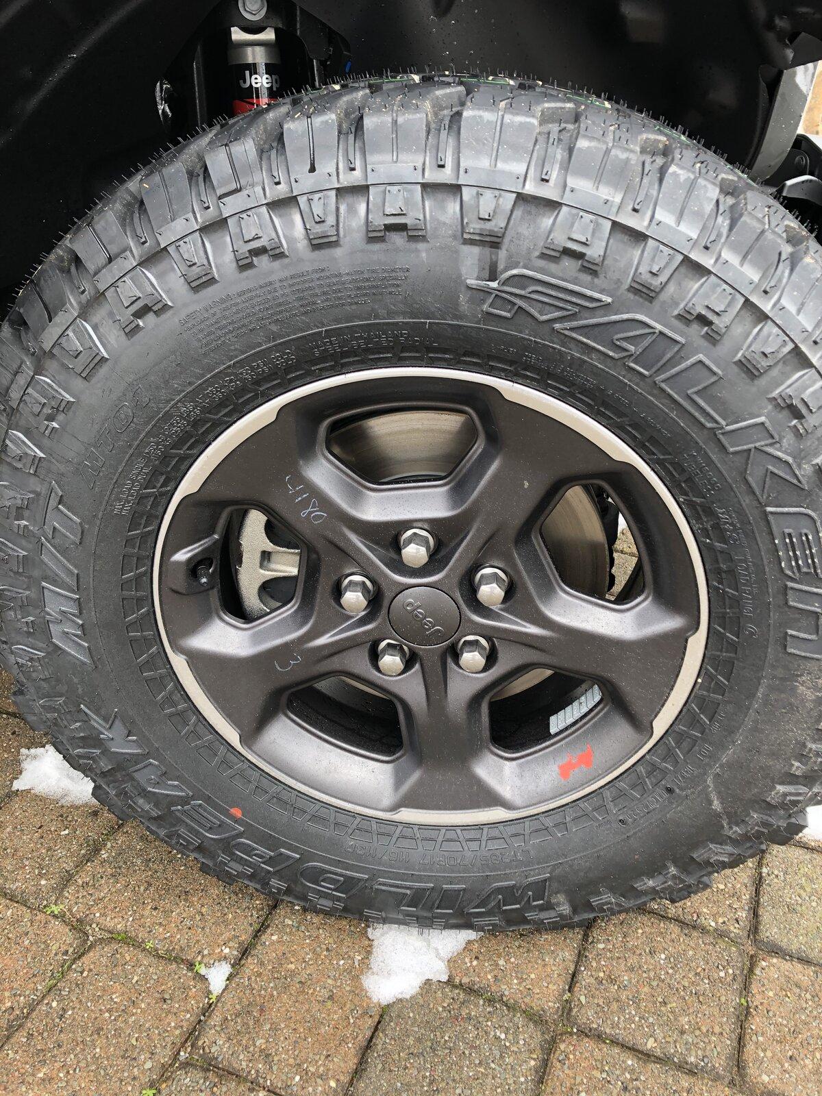 Jeep Gladiator Rubicon wheels with MT tires and Tpms - 5 miles on them 50666602-59D3-4EC5-AA15-3966E311F94C