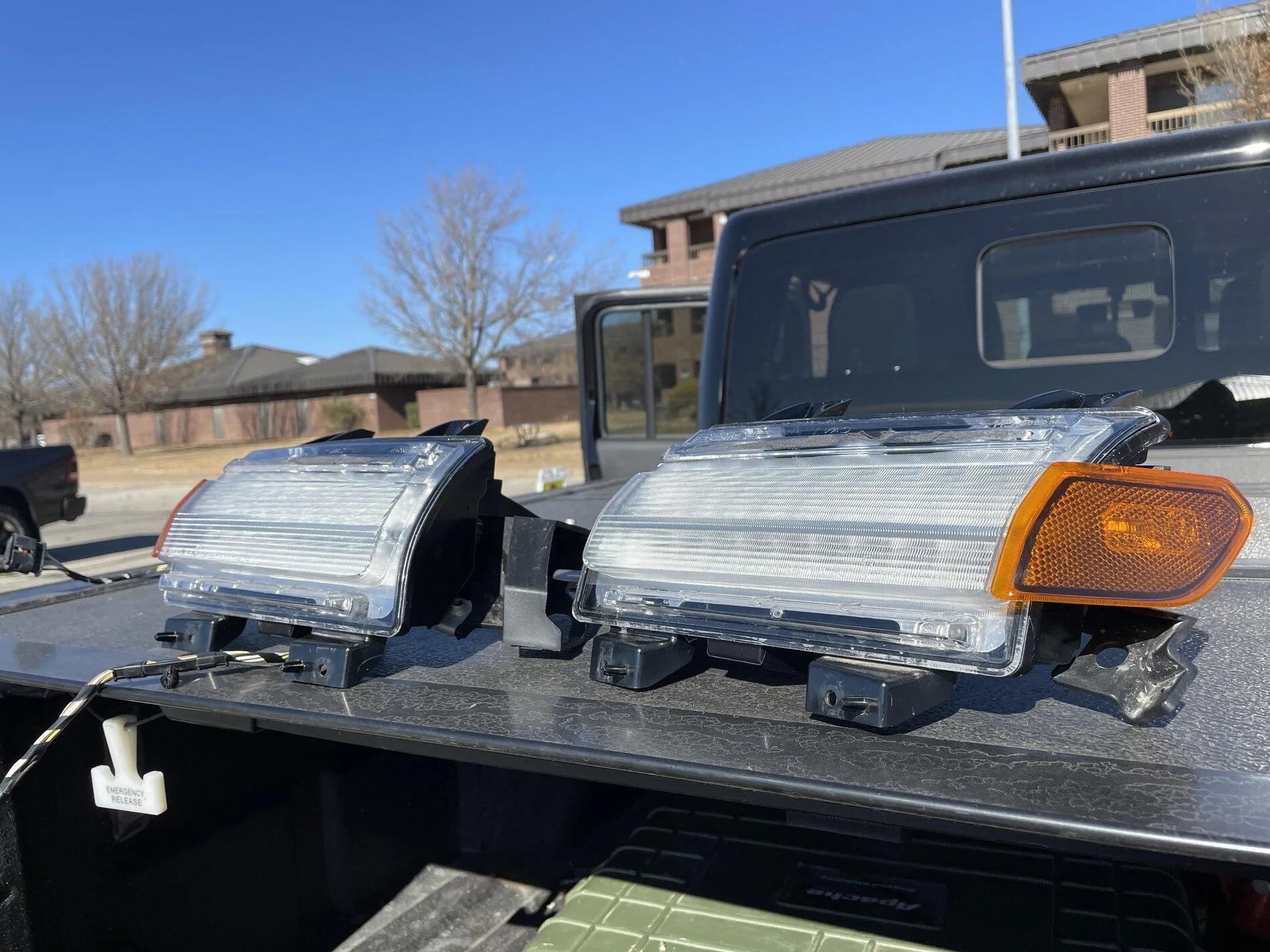 Jeep Gladiator OEM LED DRL/turn signals D7757836-3F74-45C8-96ED-401D371AC62E