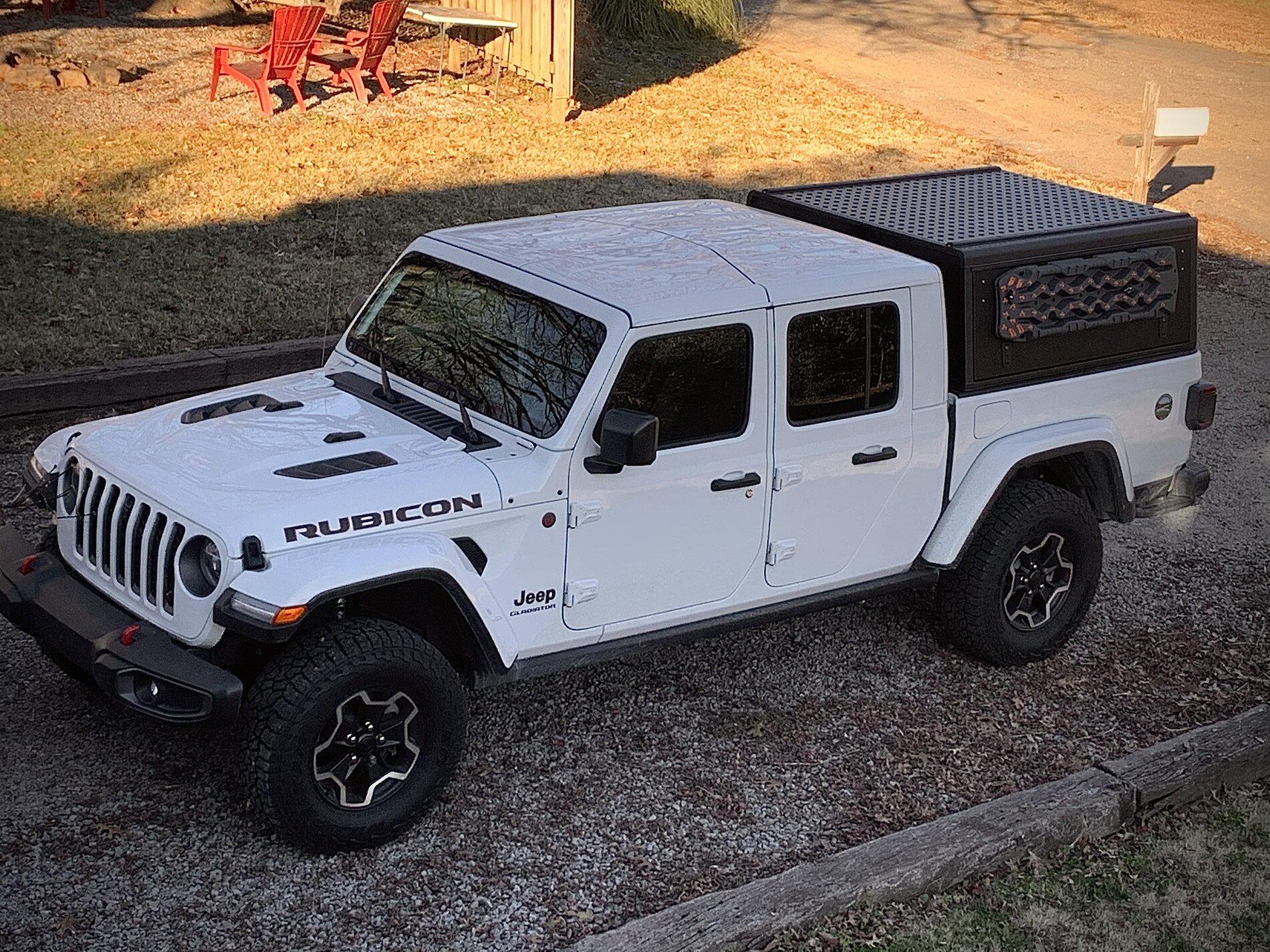 Jeep Gladiator BRIGHT WHITE Gladiator JT Club 4E498539-308F-4100-9FDE-54689ECBA343