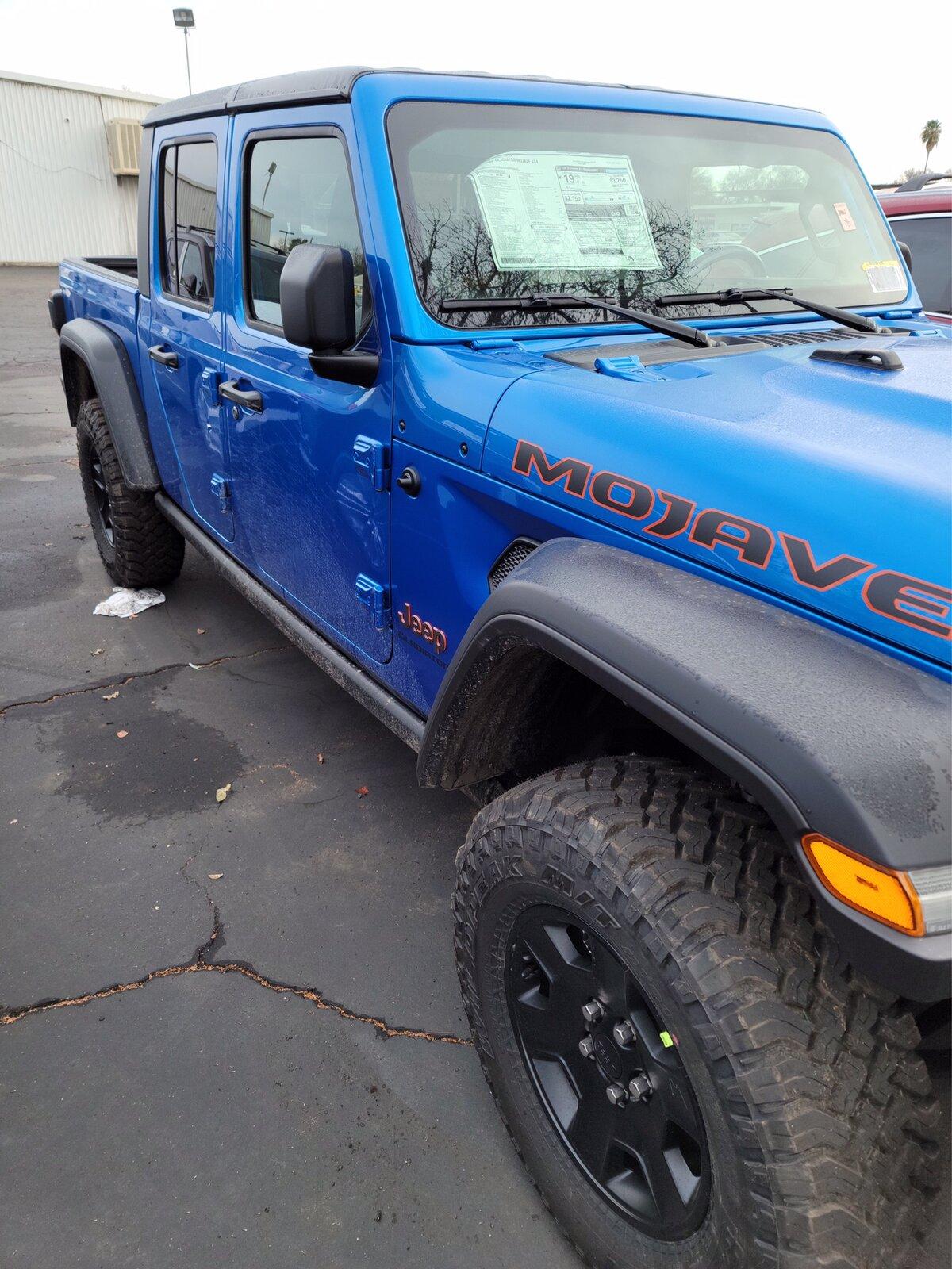 Jeep Gladiator HYDRO BLUE PEARL Gladiator JT Club EED2A6CD-9C8B-46AC-8238-CAF29A4EF69F