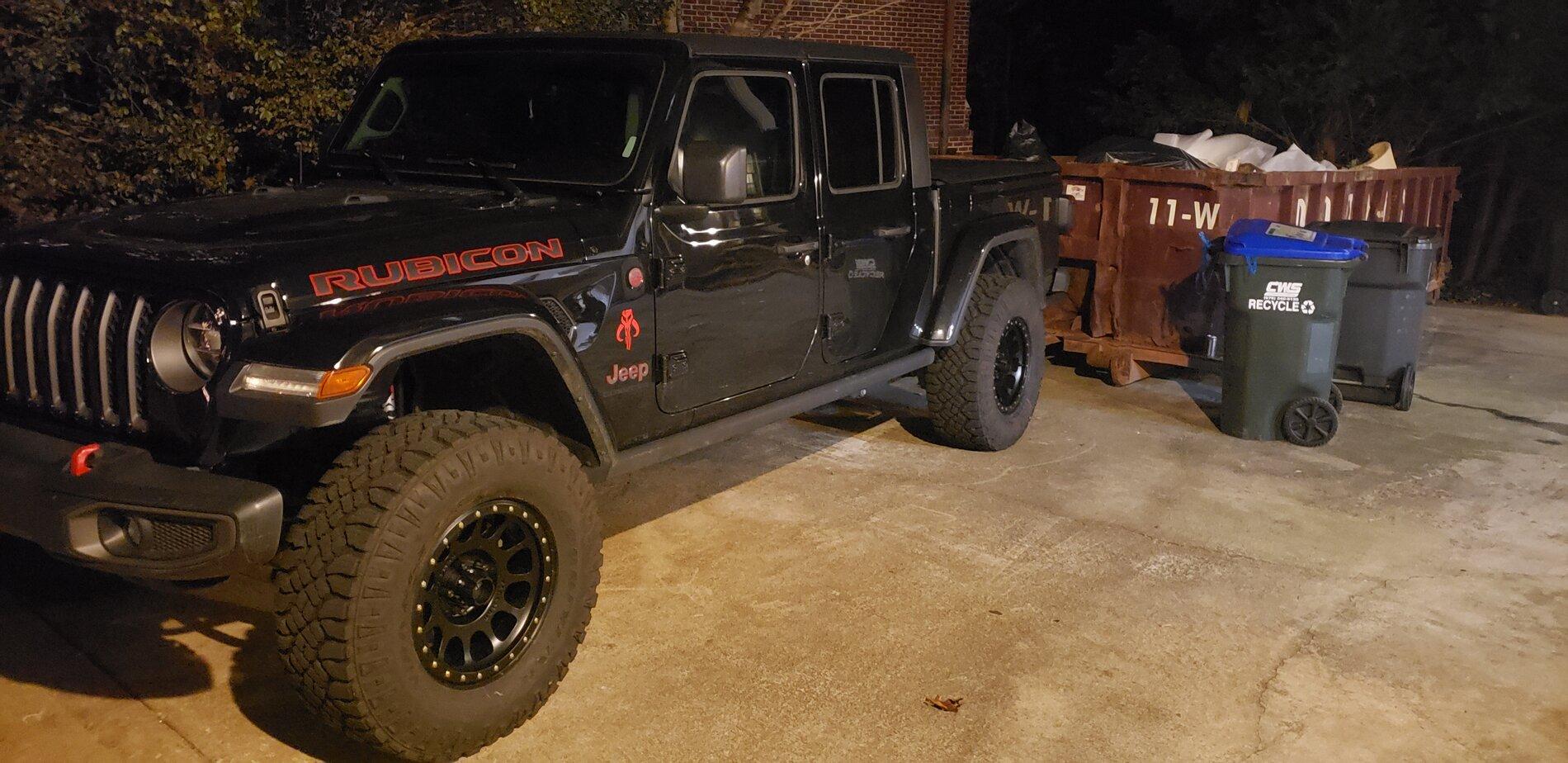 Jeep Gladiator What Jeep stuff did y’all get for Christmas? 20201223_212911