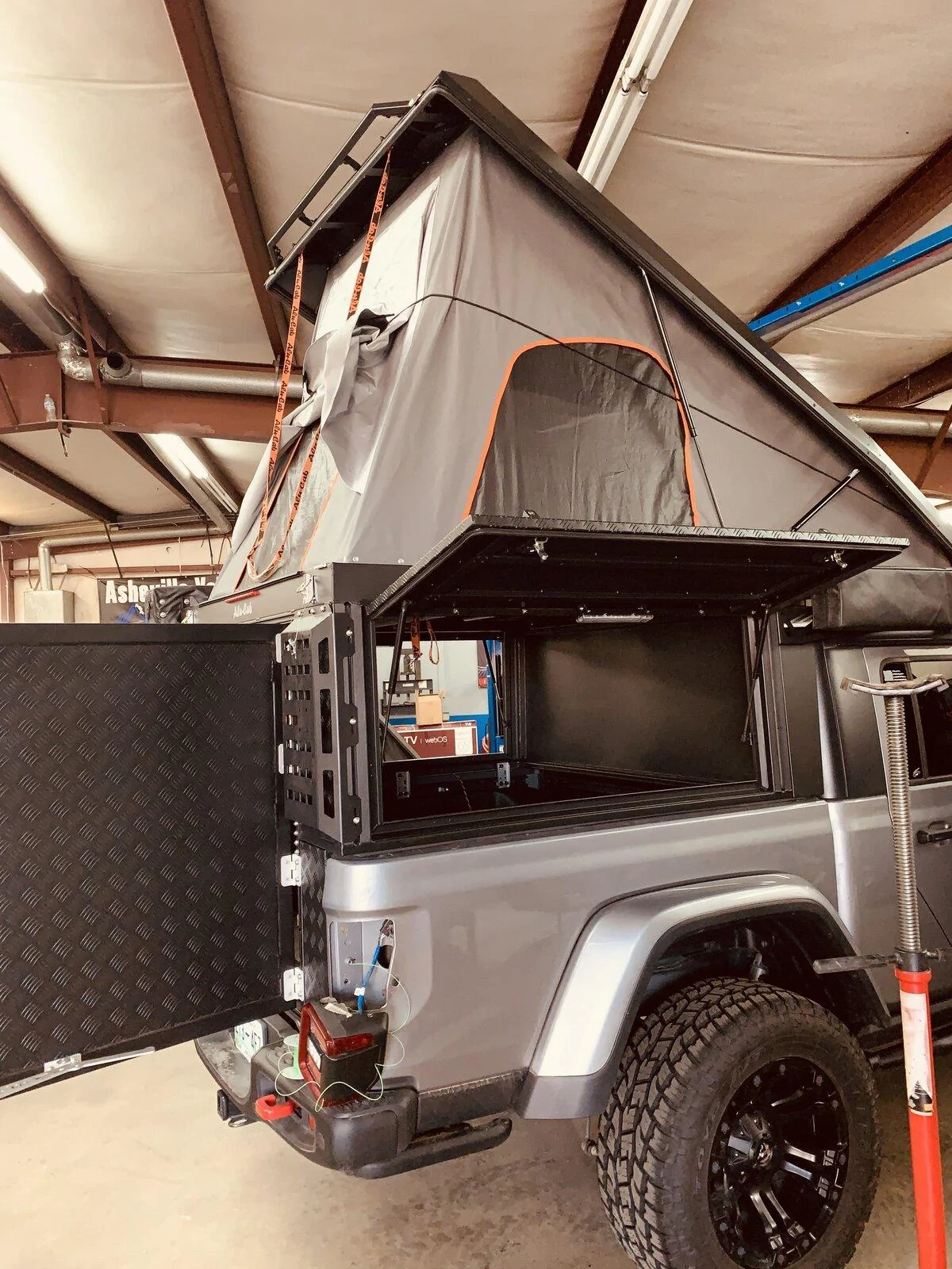 Jeep Gladiator Alu-Cab Canopy Camper IMG-3703