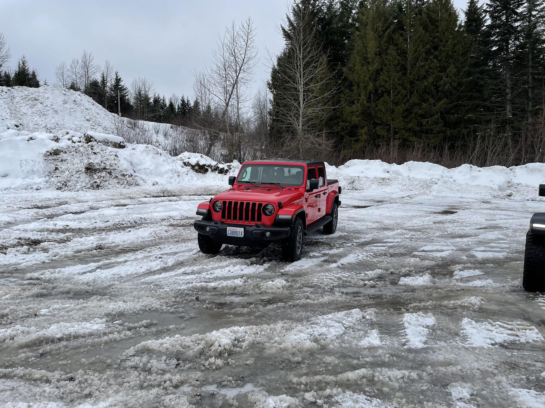 Jeep Gladiator What's more rare on the road? AE7EC24B-09BF-4FAE-905C-E679D2026410