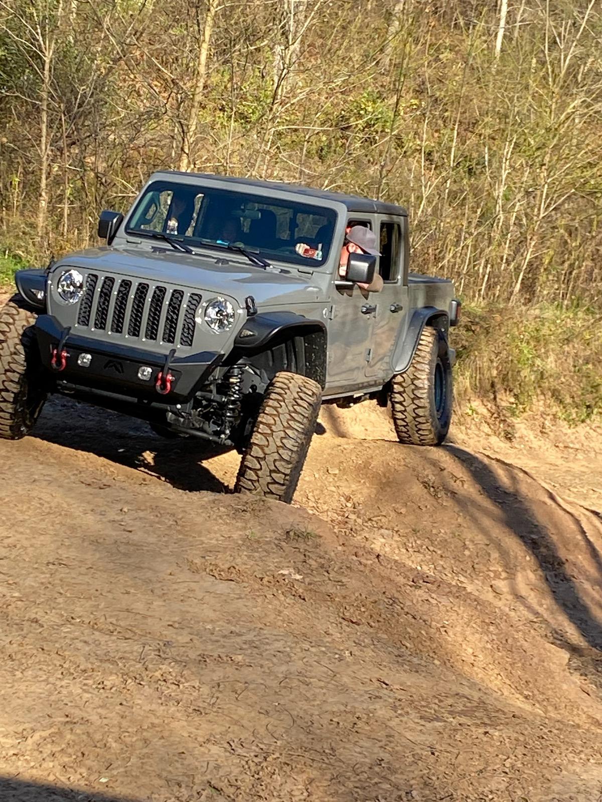 Jeep Gladiator Mountain Bikes - How are you guys carrying them?? B9FAE920-6D61-4E18-B5F1-84CDB1E206DA