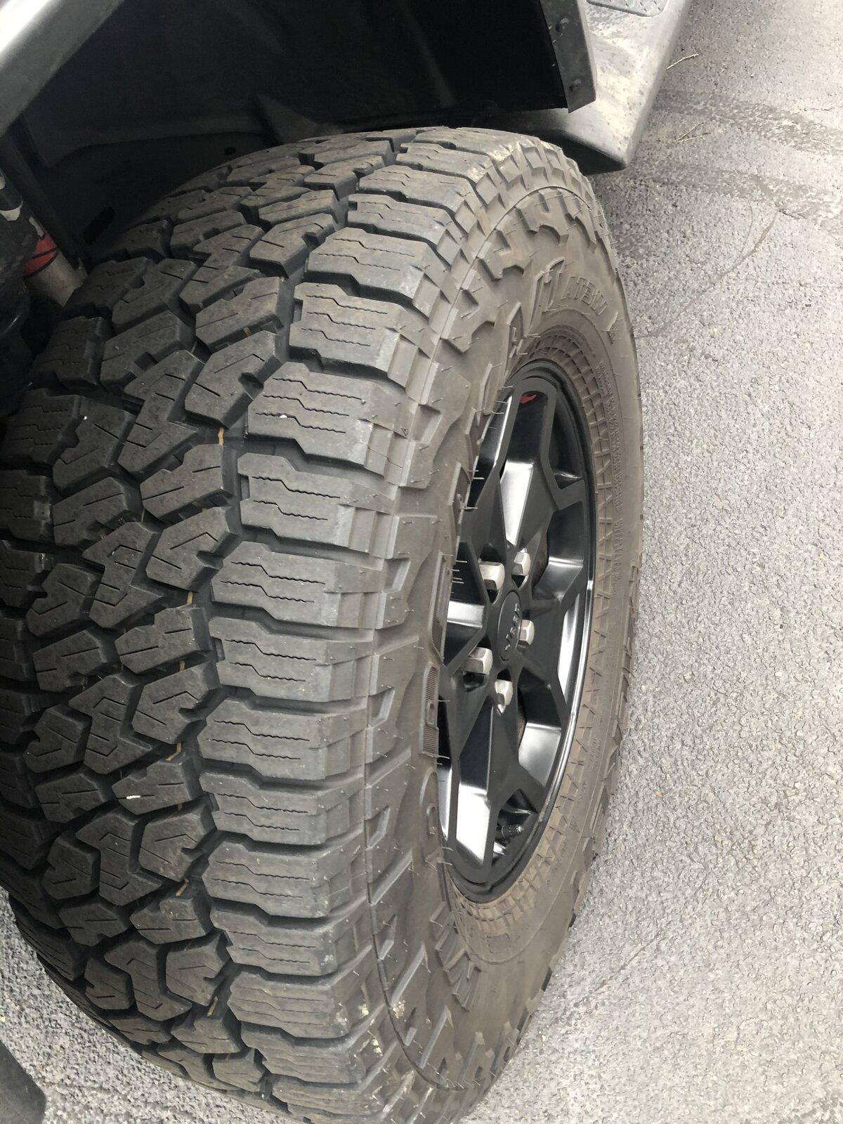 Jeep Gladiator LE wheels with Falken tires 6057092B-B381-4CC1-AAD9-FA4D7255011D