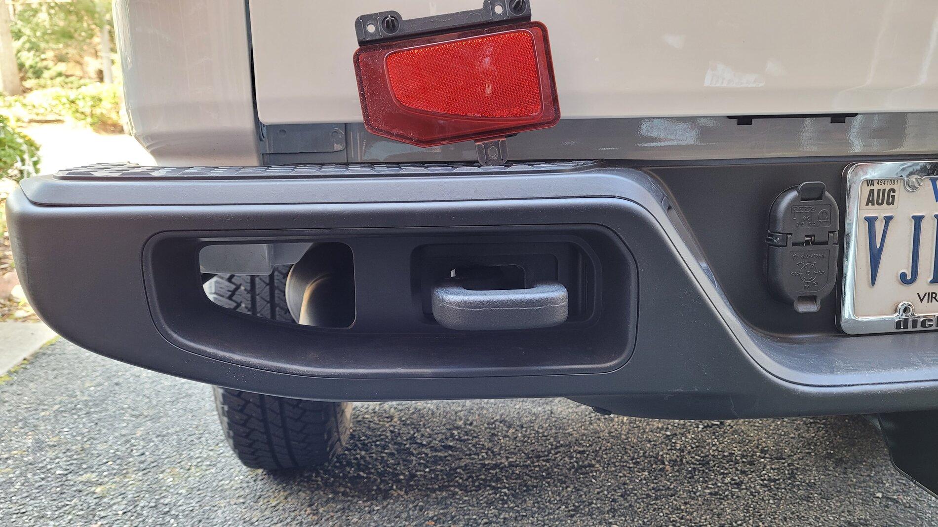 Jeep Gladiator Hidden Feature: You have 2 rear bumper steps.... 20201230_131605