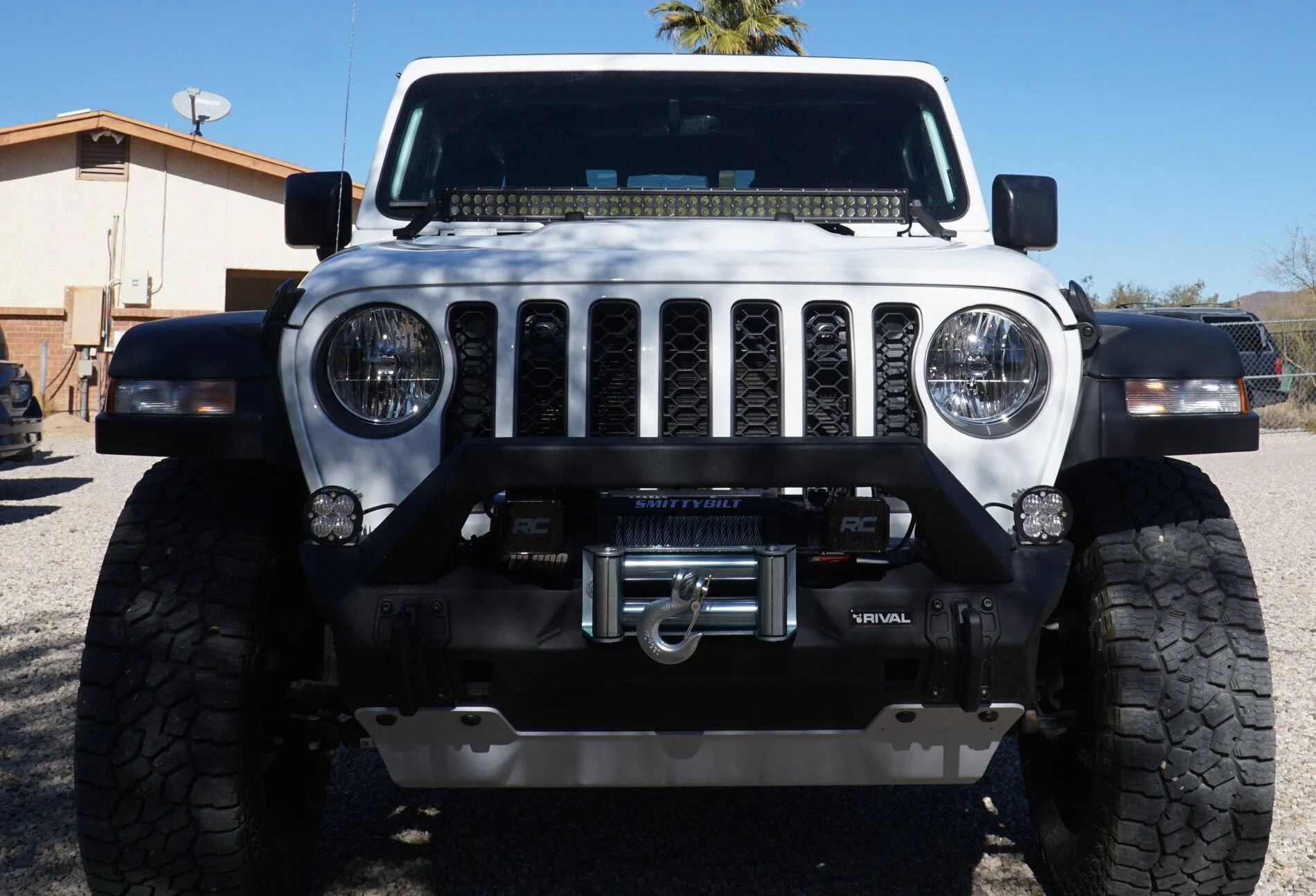 Jeep Gladiator The front bumper had to go for a stubby DSC03346