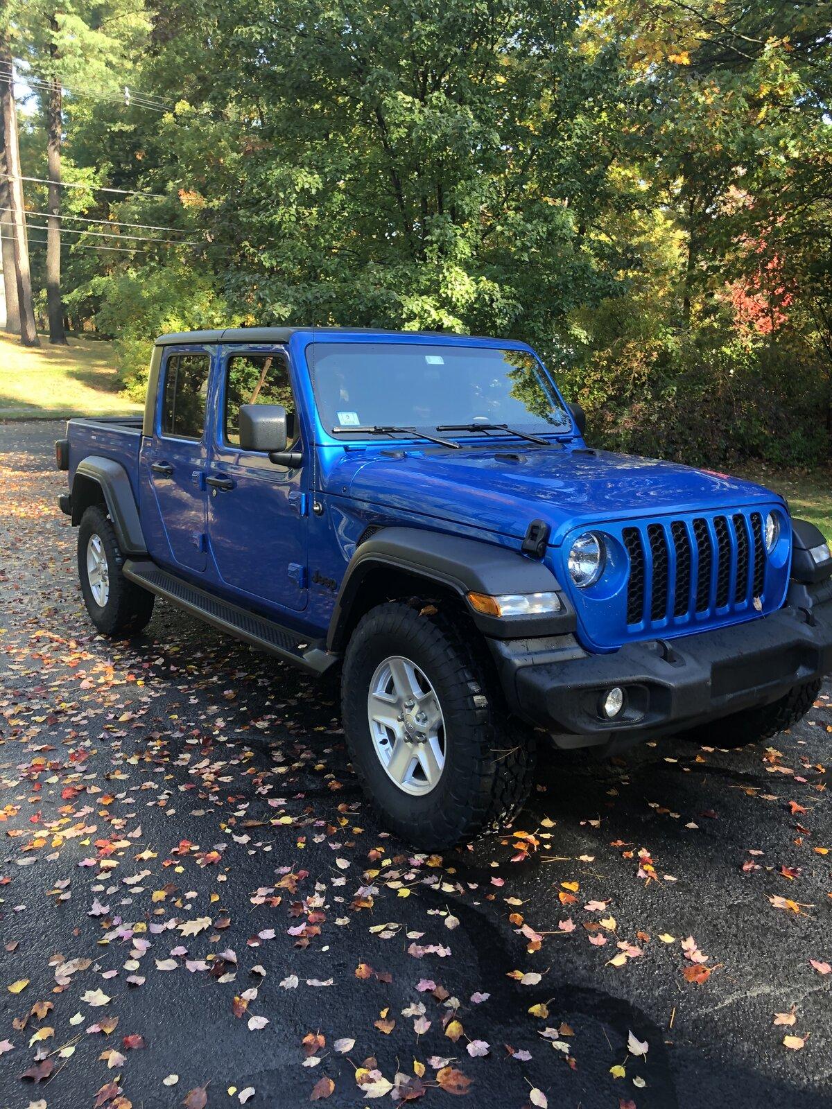 Jeep Gladiator Toyo A/T III 285/75/17s on sport S rims 5D5F4225-332B-4A9F-AA02-3384448B15D9