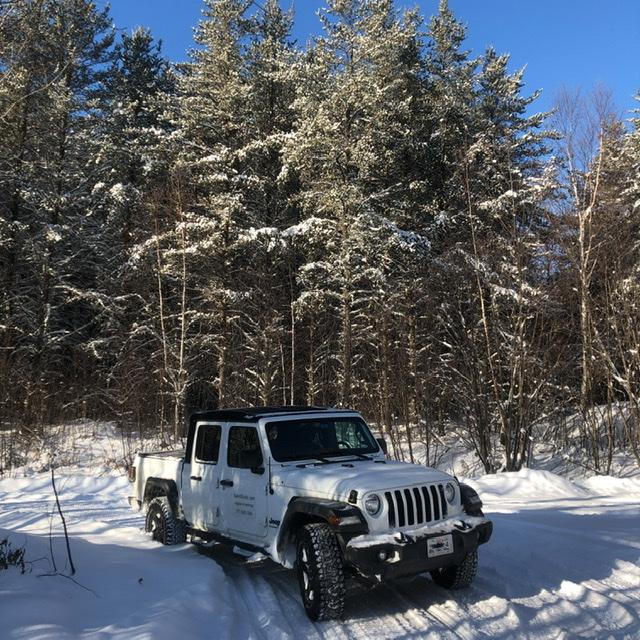 Jeep Gladiator BRIGHT WHITE Gladiator JT Club 6A3CB601-07D0-4733-A66C-CC770B46B2F3