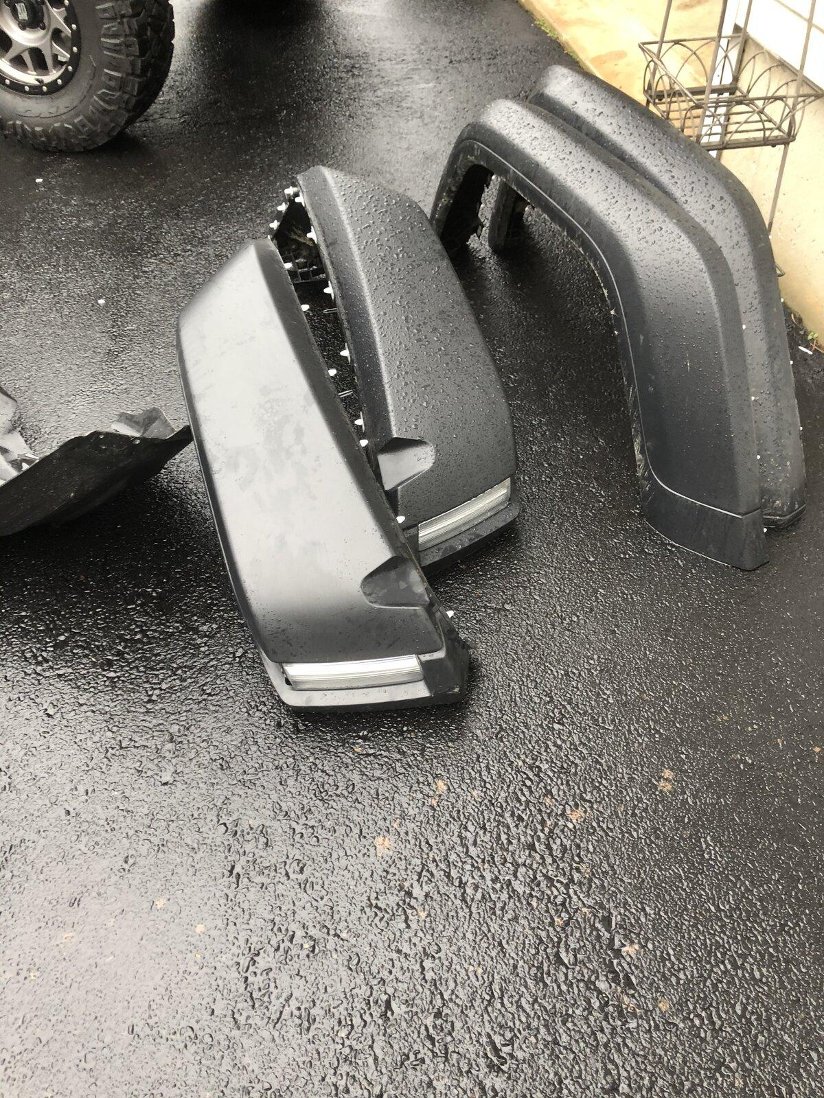 Jeep Gladiator Rubicon Textured fenders with liners IMG_7297