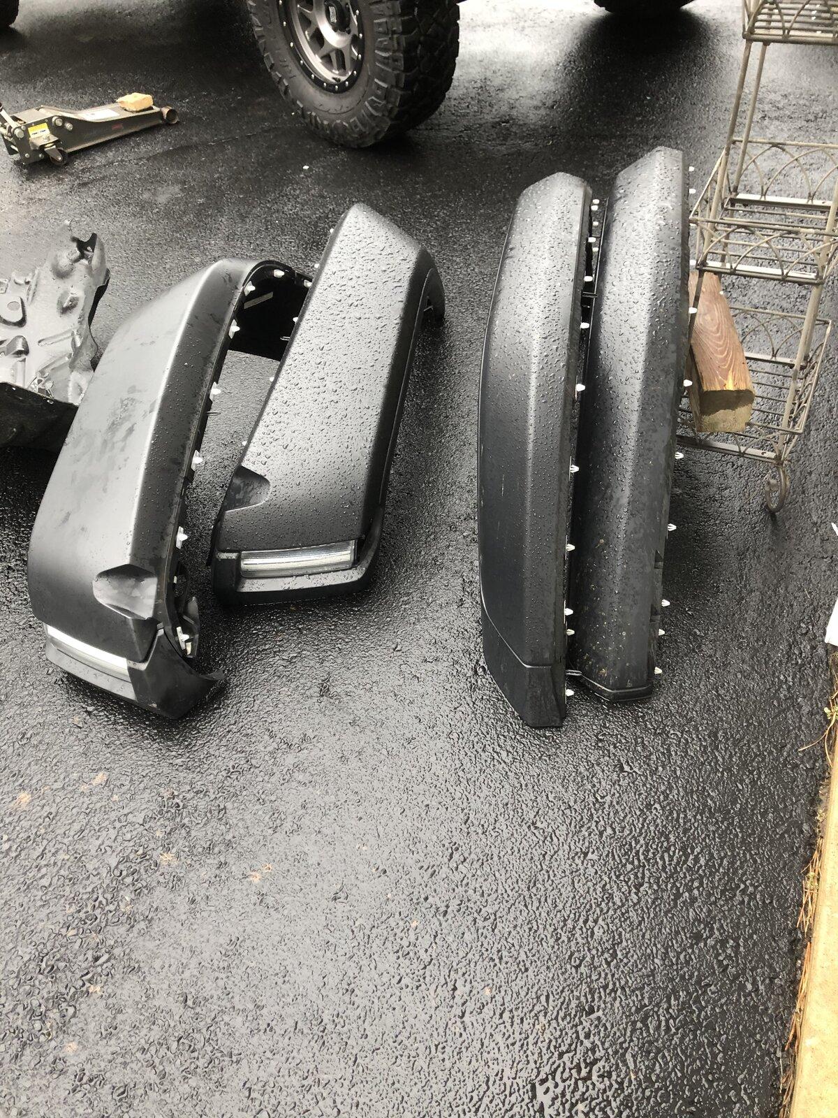 Jeep Gladiator Rubicon Textured fenders with liners IMG_7298
