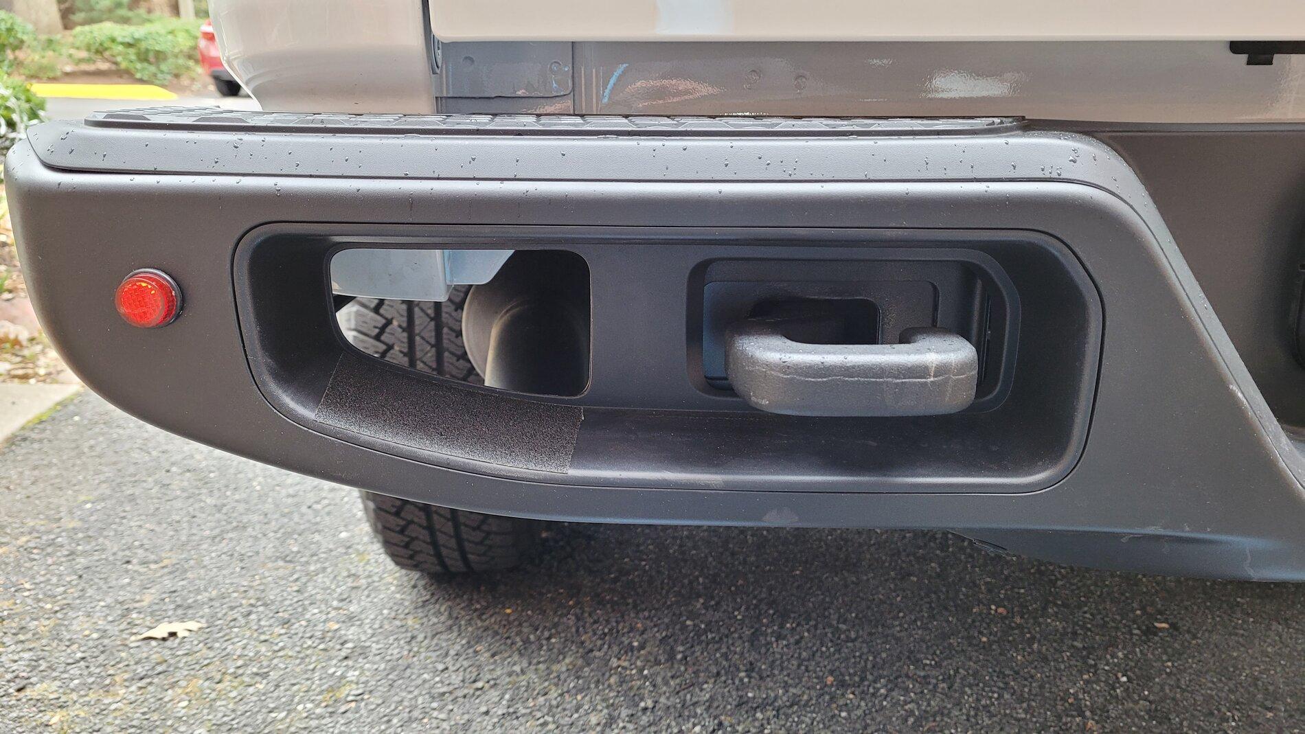 Jeep Gladiator Hidden Feature: You have 2 rear bumper steps.... 20210101_103431