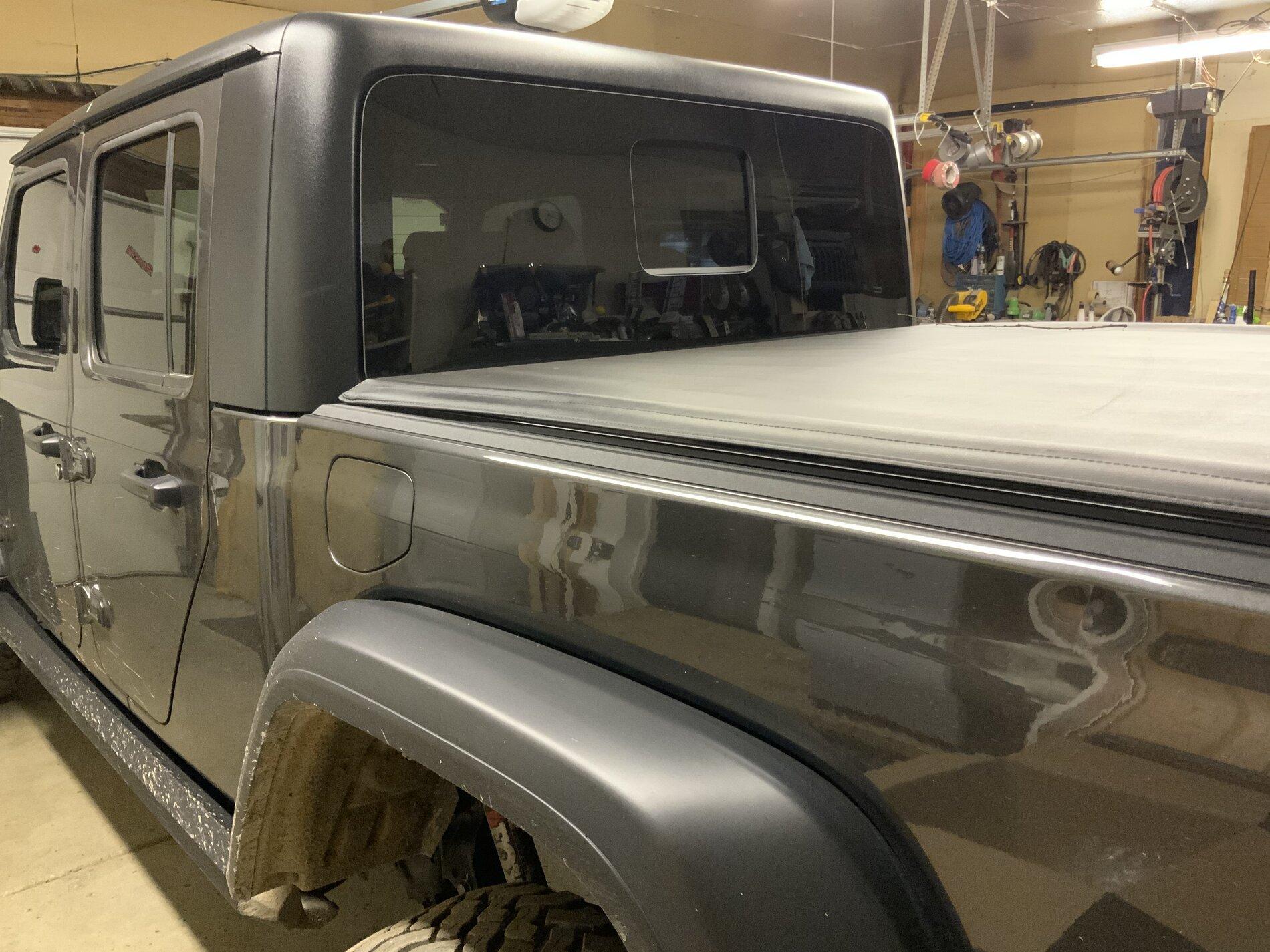 Jeep Gladiator GRANITE CRYSTAL JT Gladiator Club 872BFAAA-E597-4B8E-9862-7FCC3AB0FDC2
