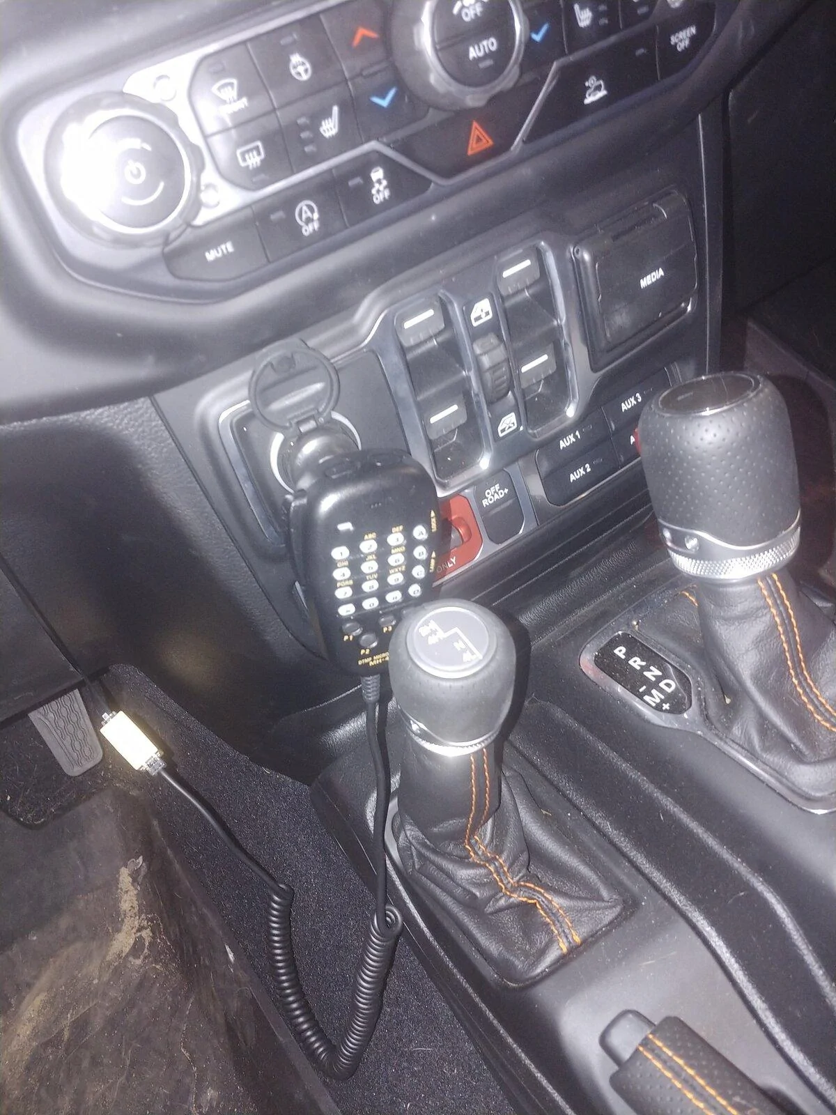 Jeep Gladiator Shortwave transceiver installation 20210101_134550