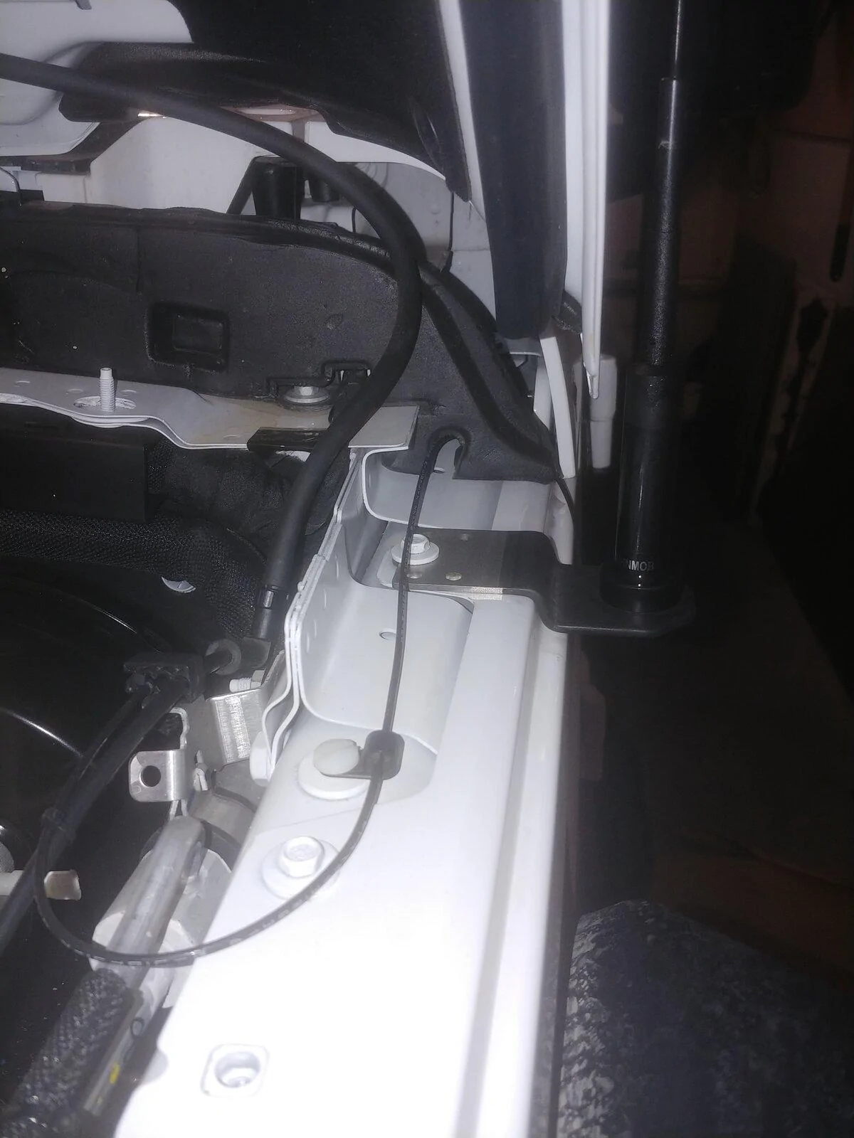 Jeep Gladiator Shortwave transceiver installation 20210101_134417