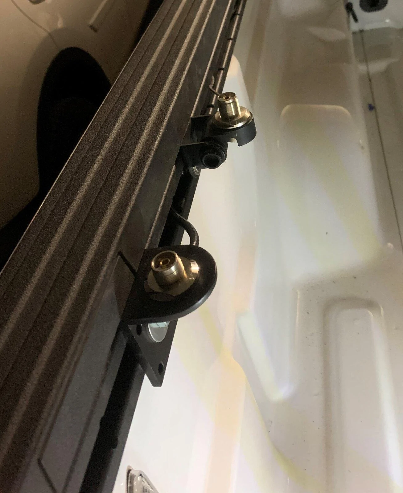 Jeep Gladiator Yaesu FTM-400 install IMG_0687