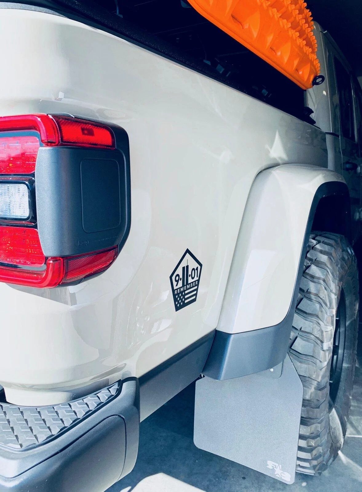 Jeep Gladiator Help me decide to go 35s or not on Mojave! IMG_0788
