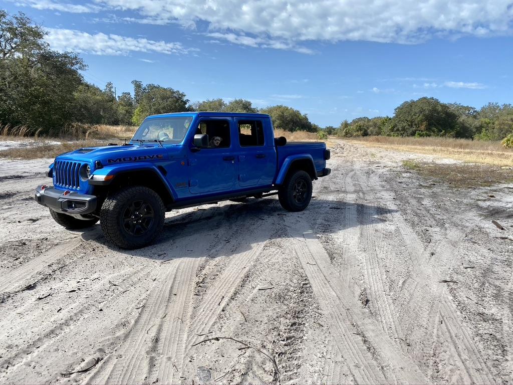 Jeep Gladiator HYDRO BLUE PEARL Gladiator JT Club 52858AD1-6AC1-40AC-802A-E6DA59D0DEC8_1_105_c