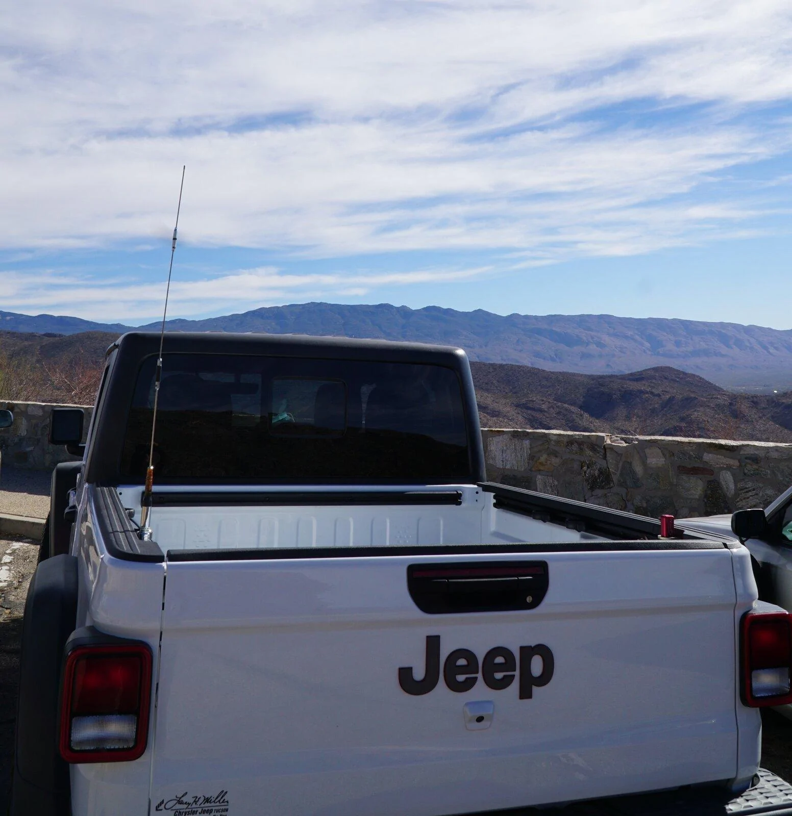 Jeep Gladiator Yaesu FTM-400 install DSC03370