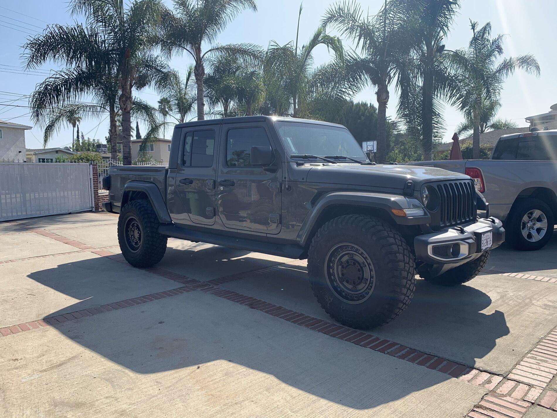 Jeep Gladiator STING GRAY Gladiator JT Club 8DB8A8AE-192A-411A-8AC5-134C27833602