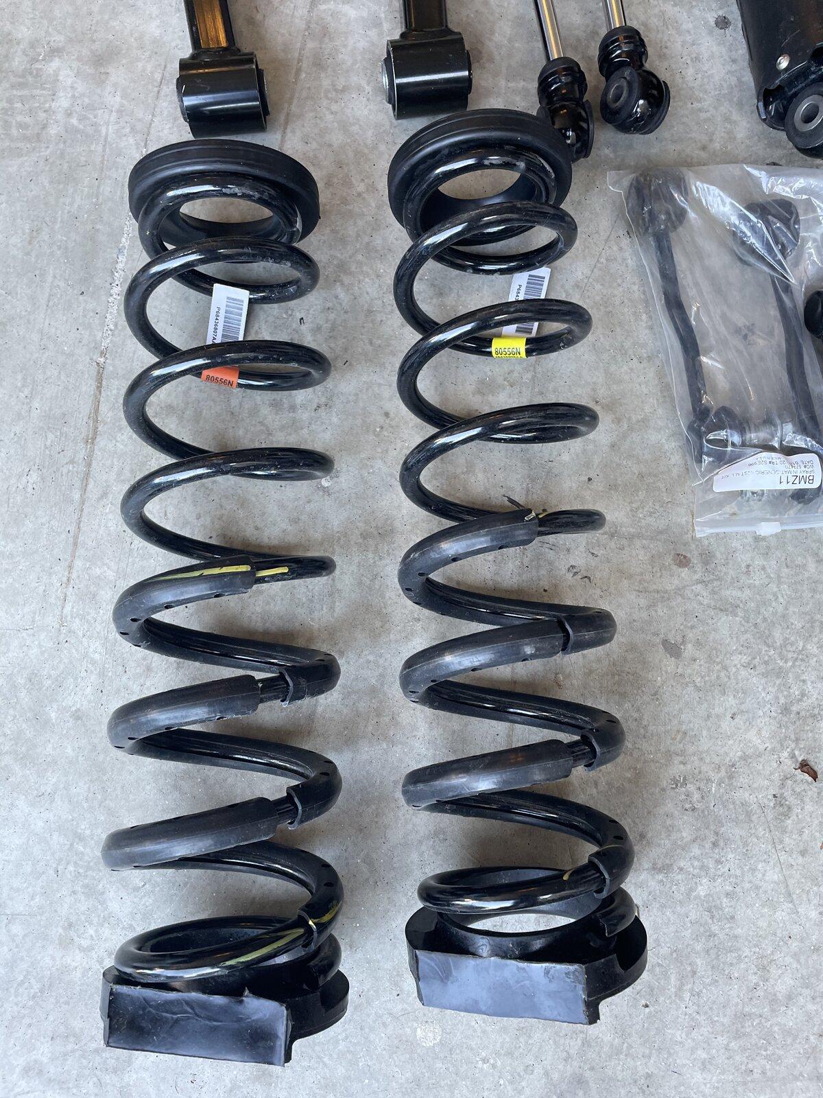 Jeep Gladiator Used Mopar 2 in lift with 3/4 front spacers 3A0D8F92-FDC7-4B76-99DC-AE3DEDF6D3DD