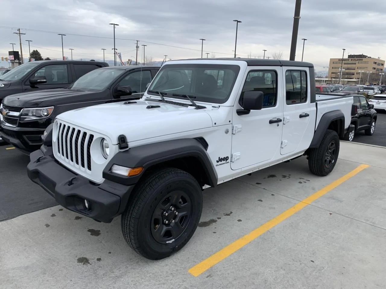 Jeep Gladiator ‘21 Sport w/2” Mopar, Kenda 35x10.50 on Mopar Steel Spares 1972669C-B94C-4834-971E-5C337030DC4A